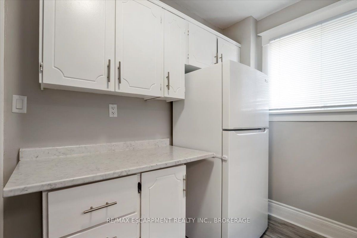 3 Carleton Street S Main Property Photo 11