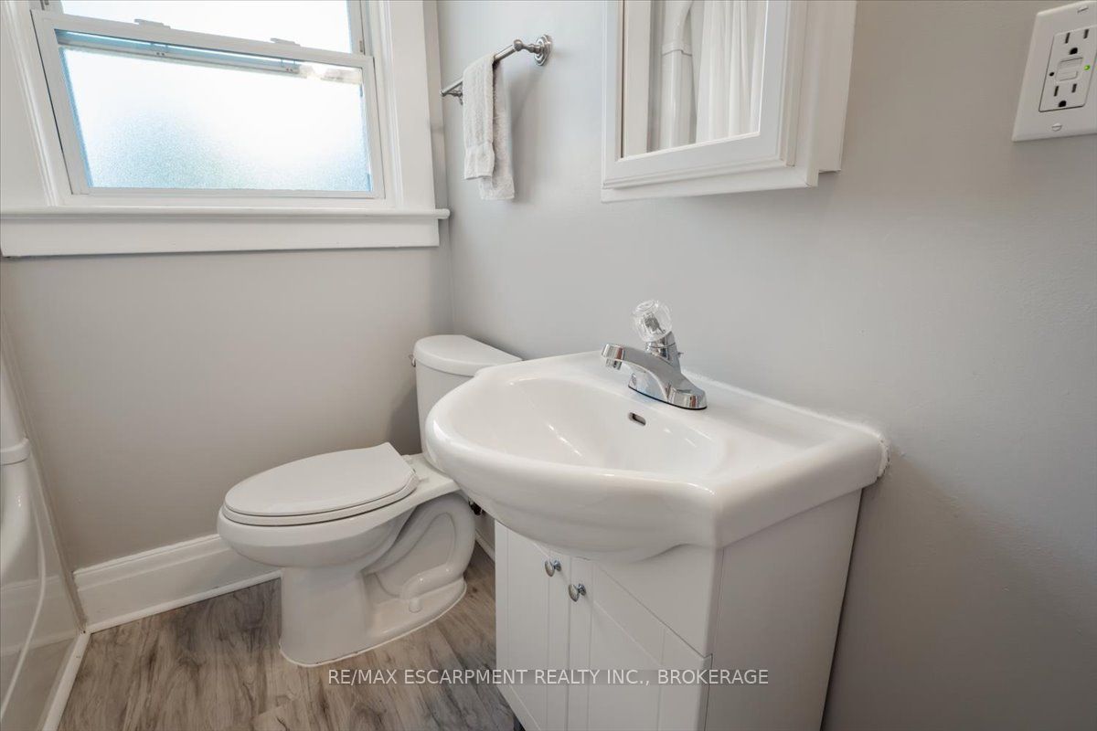 3 Carleton Street S Main Property Photo 23