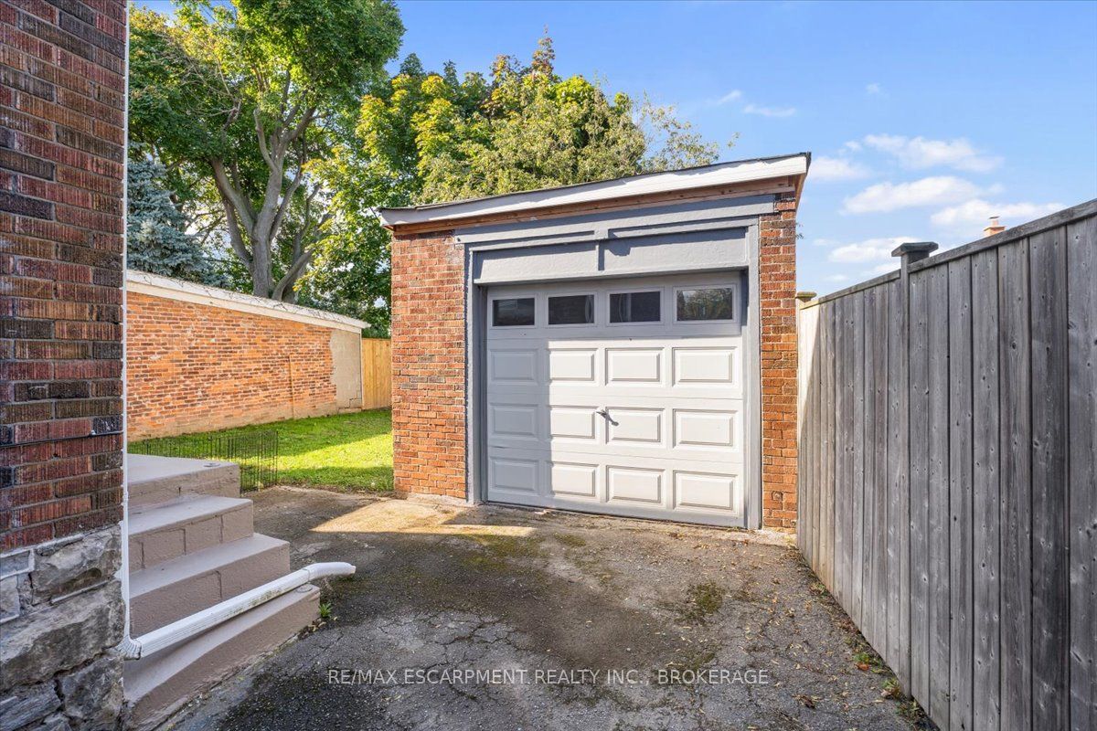 3 Carleton Street S Main Property Photo 25
