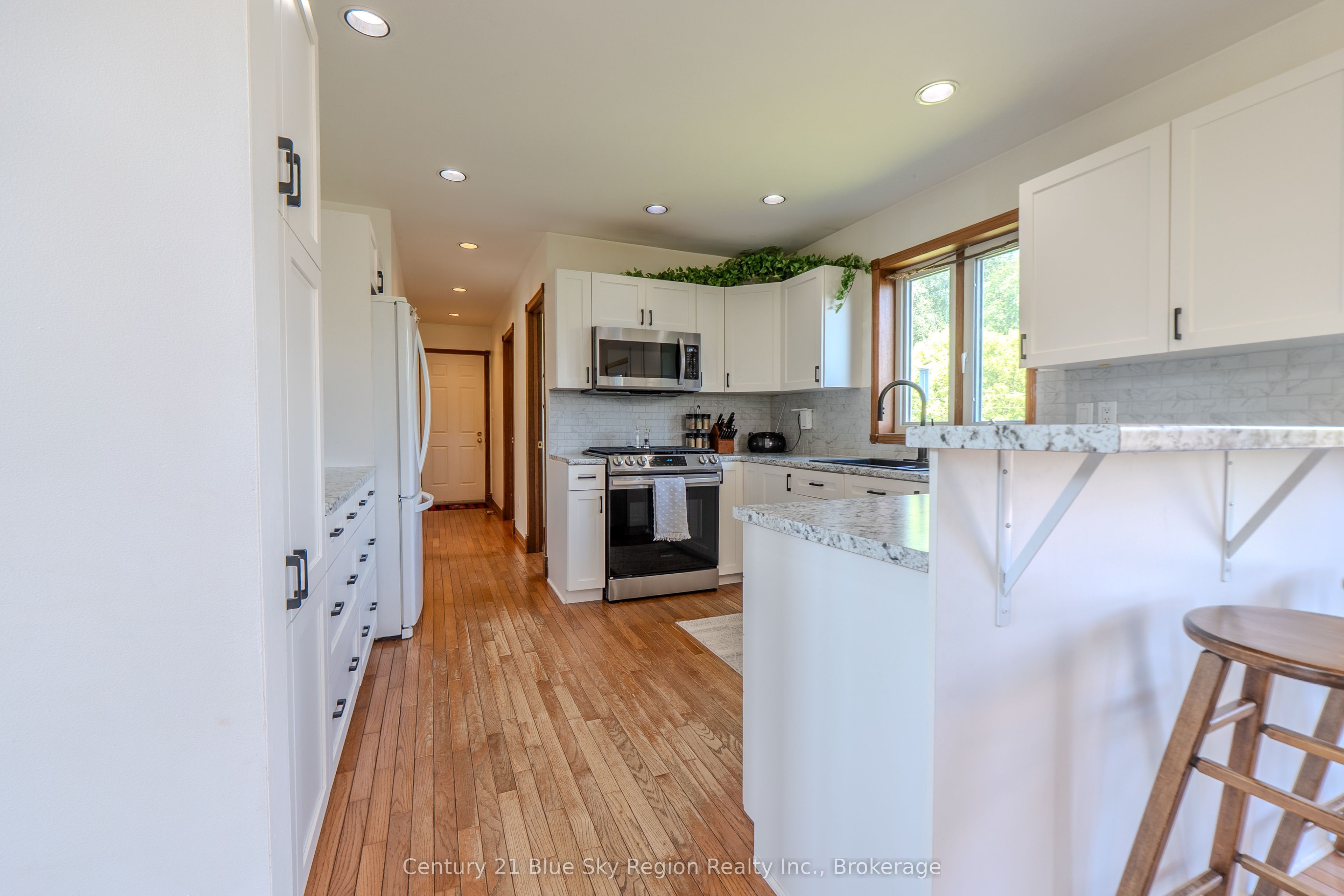 1033 Centennial Crescent Property Photo 6