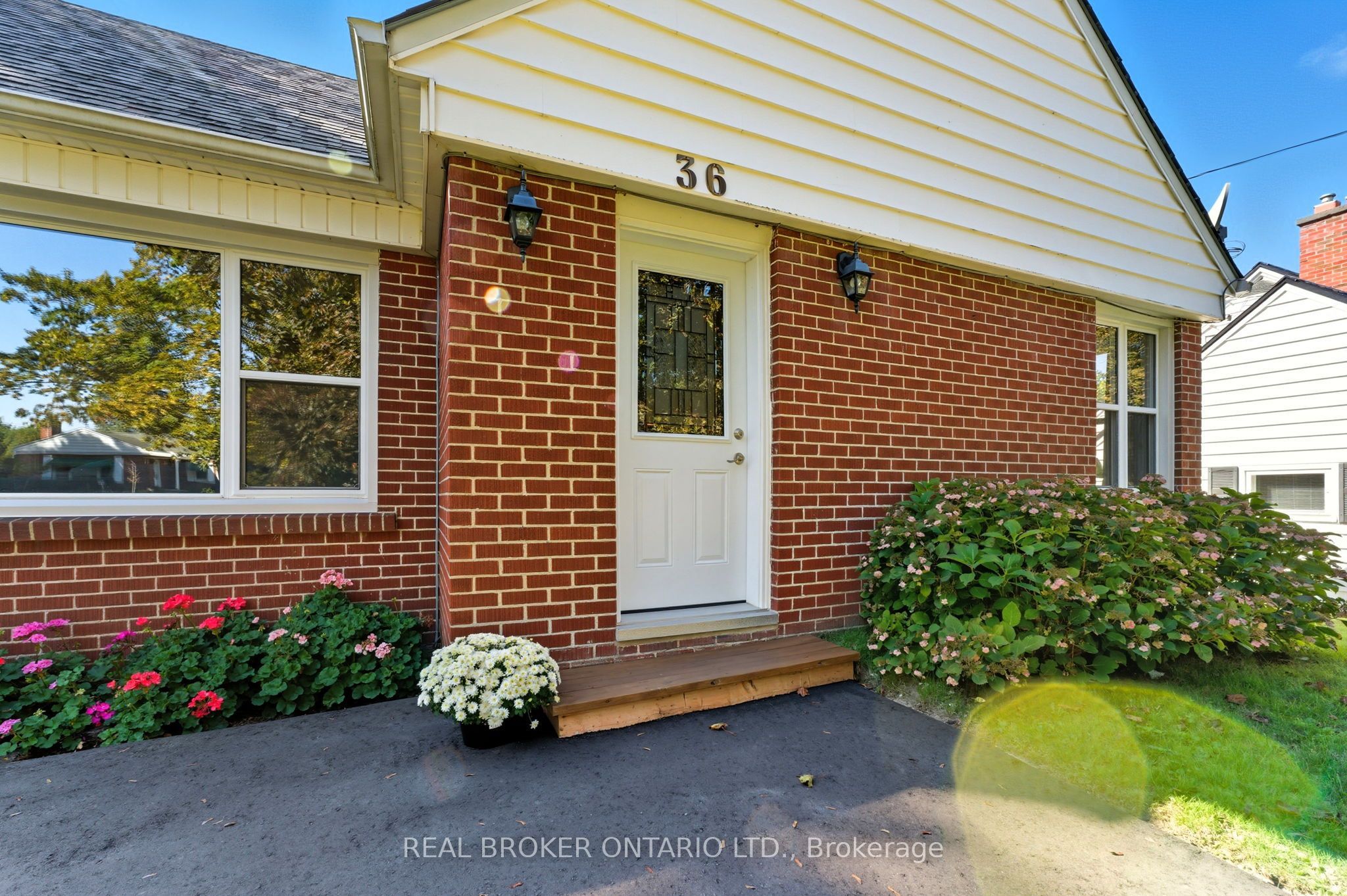 36 Gibson Drive Property Photo 2