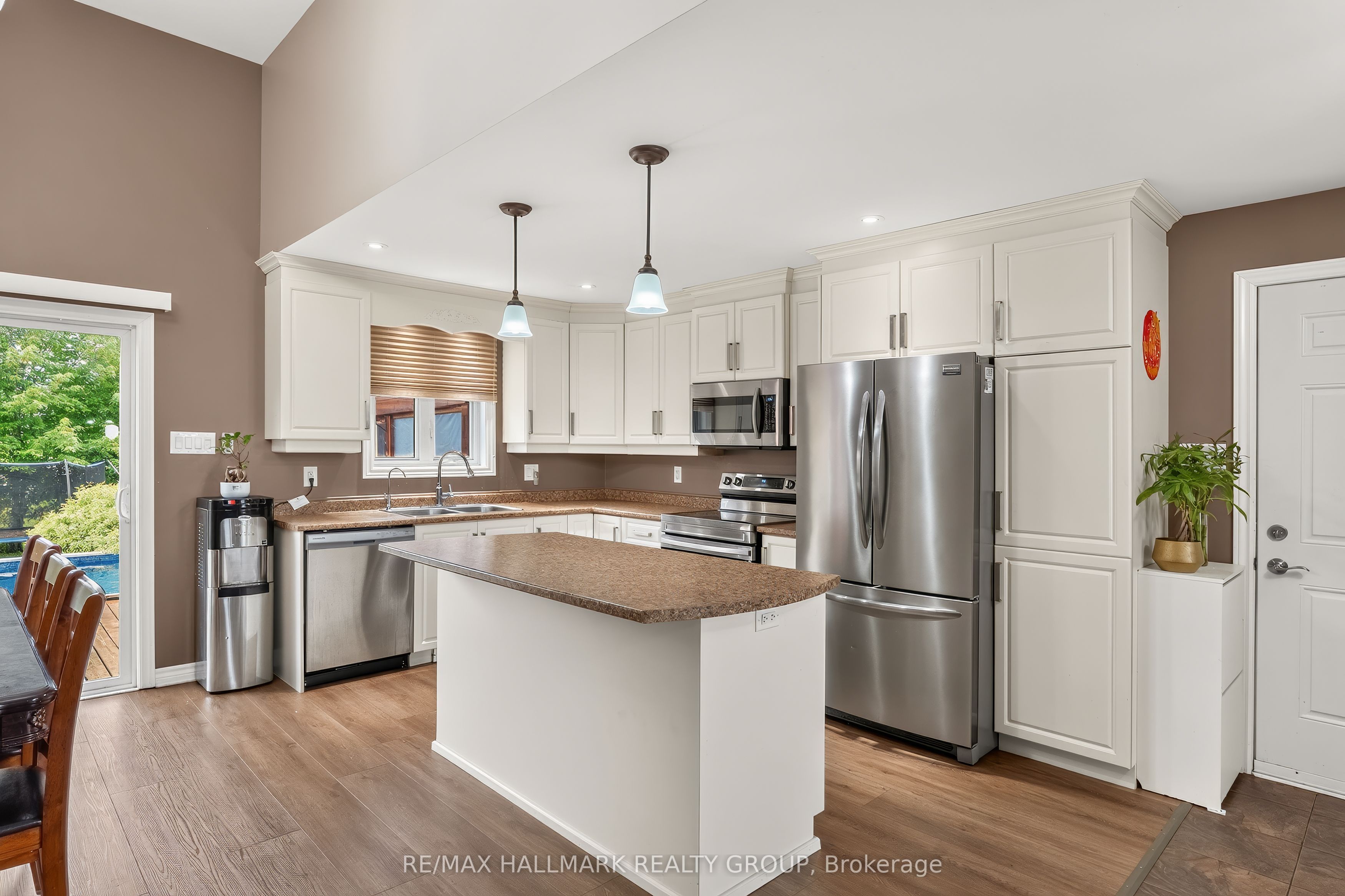 4300 Schell Street Property Photo 7