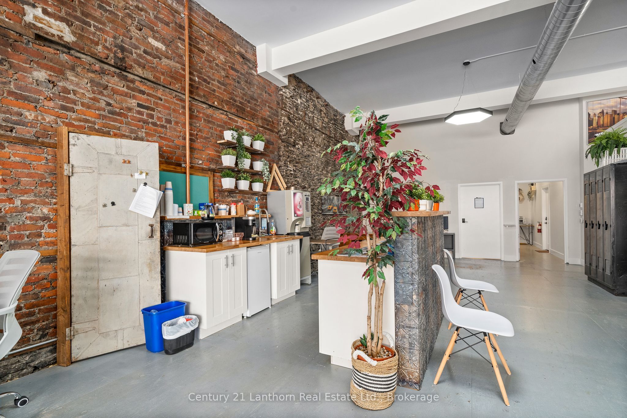 233 Front Street Property Photo 15