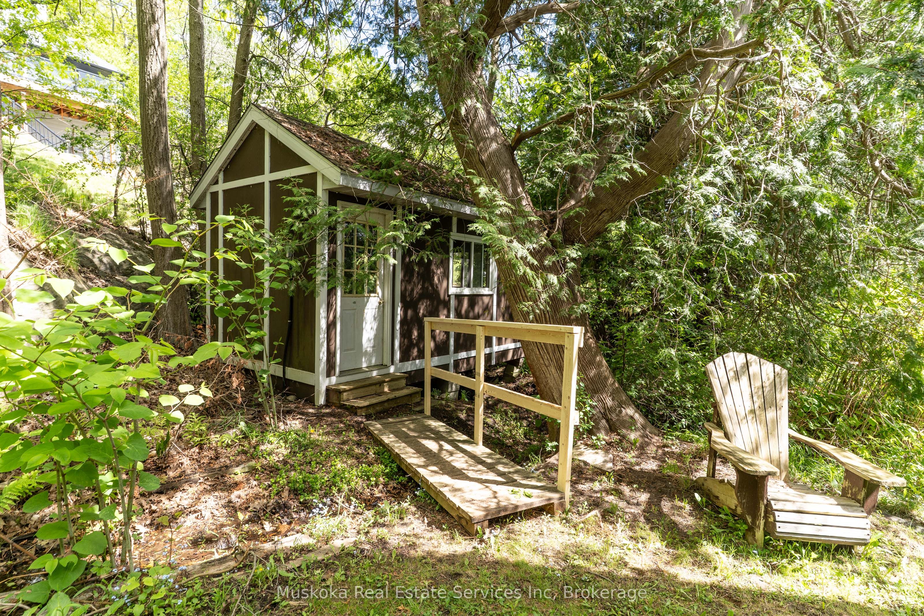 655 Farquhar Street Property Photo 6