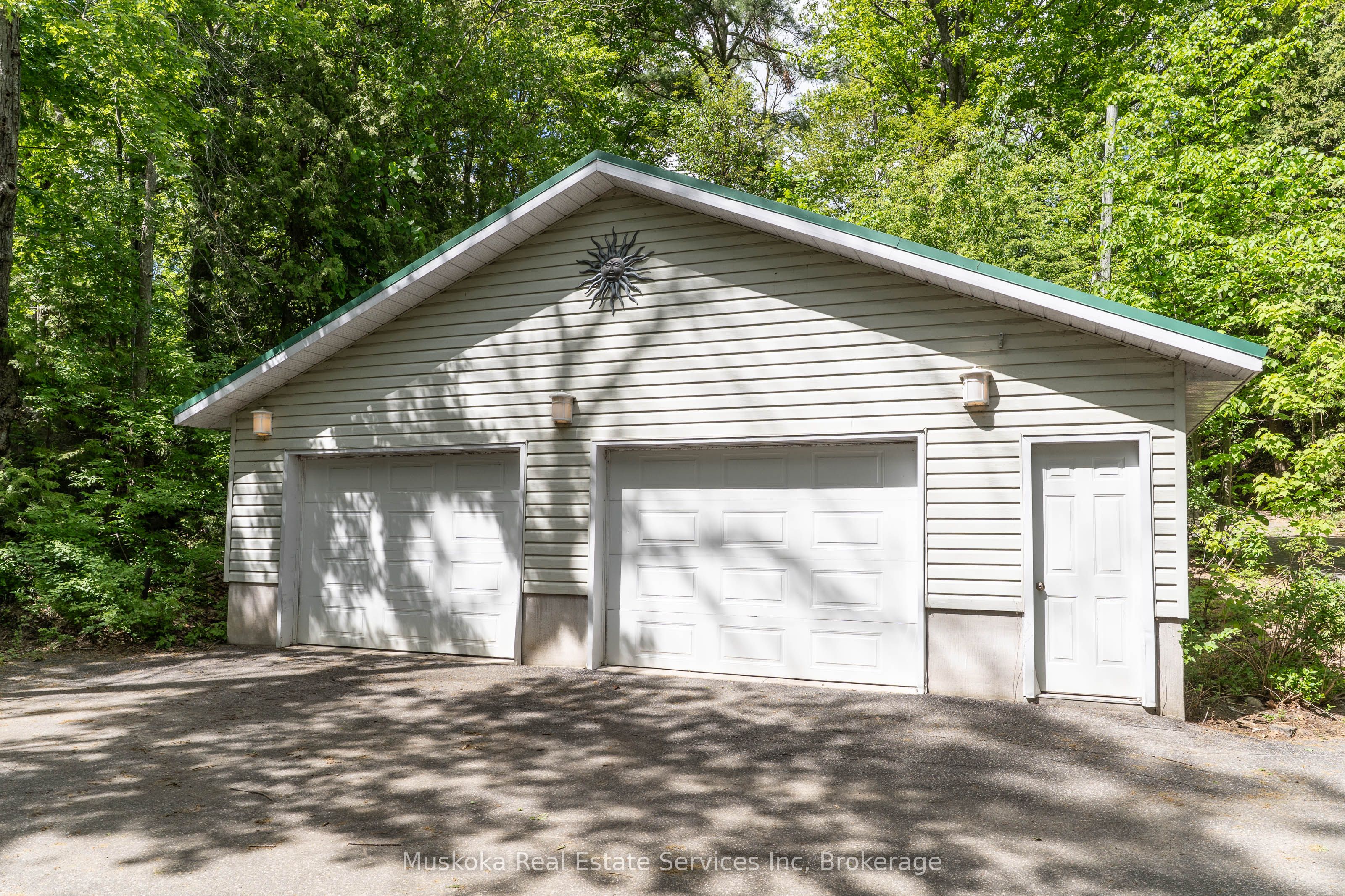 655 Farquhar Street Property Photo 7