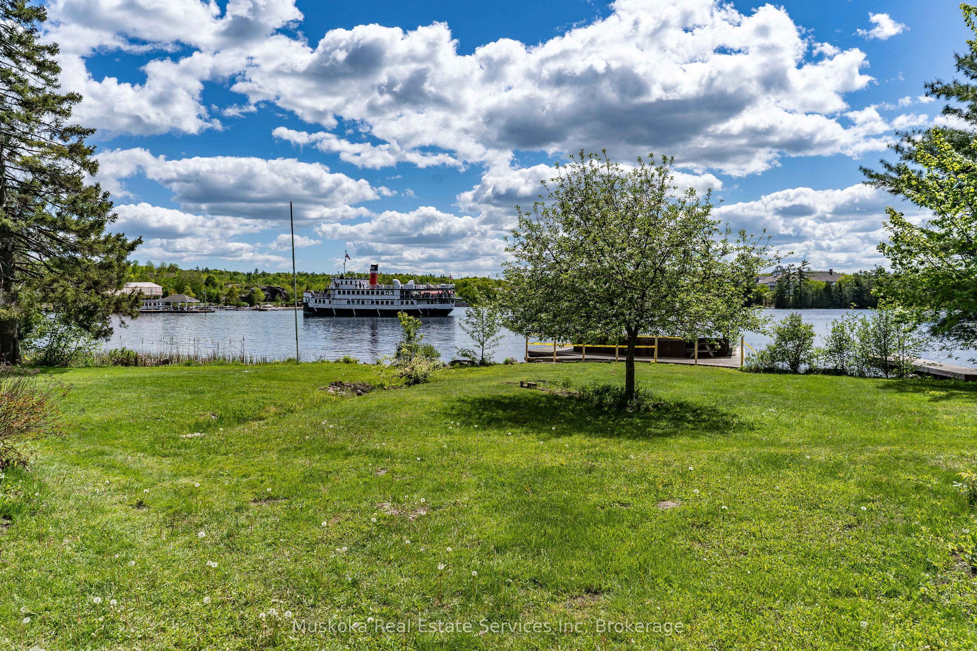 655 Farquhar Street Property Photo 10