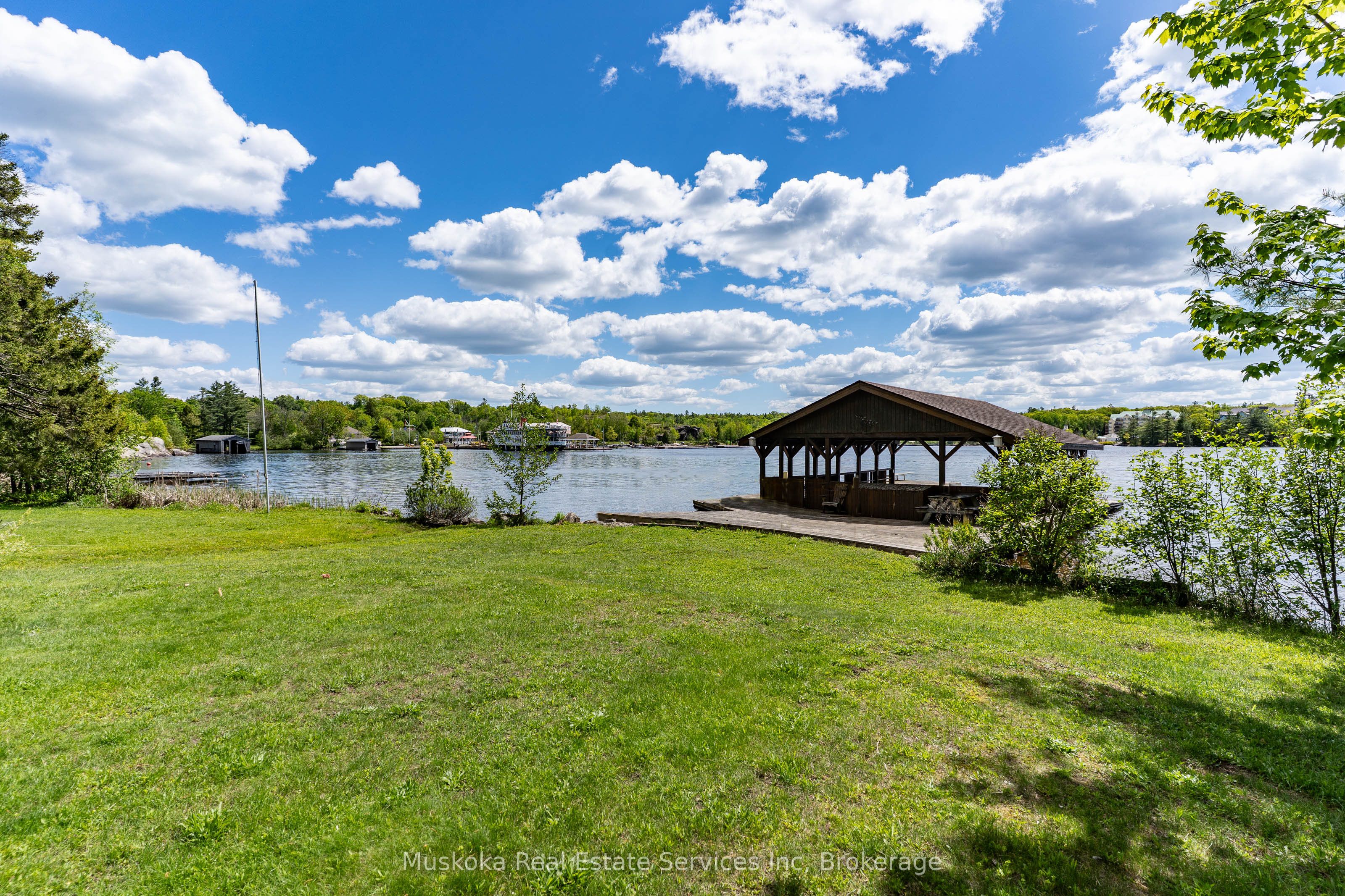 655 Farquhar Street Property Photo 37