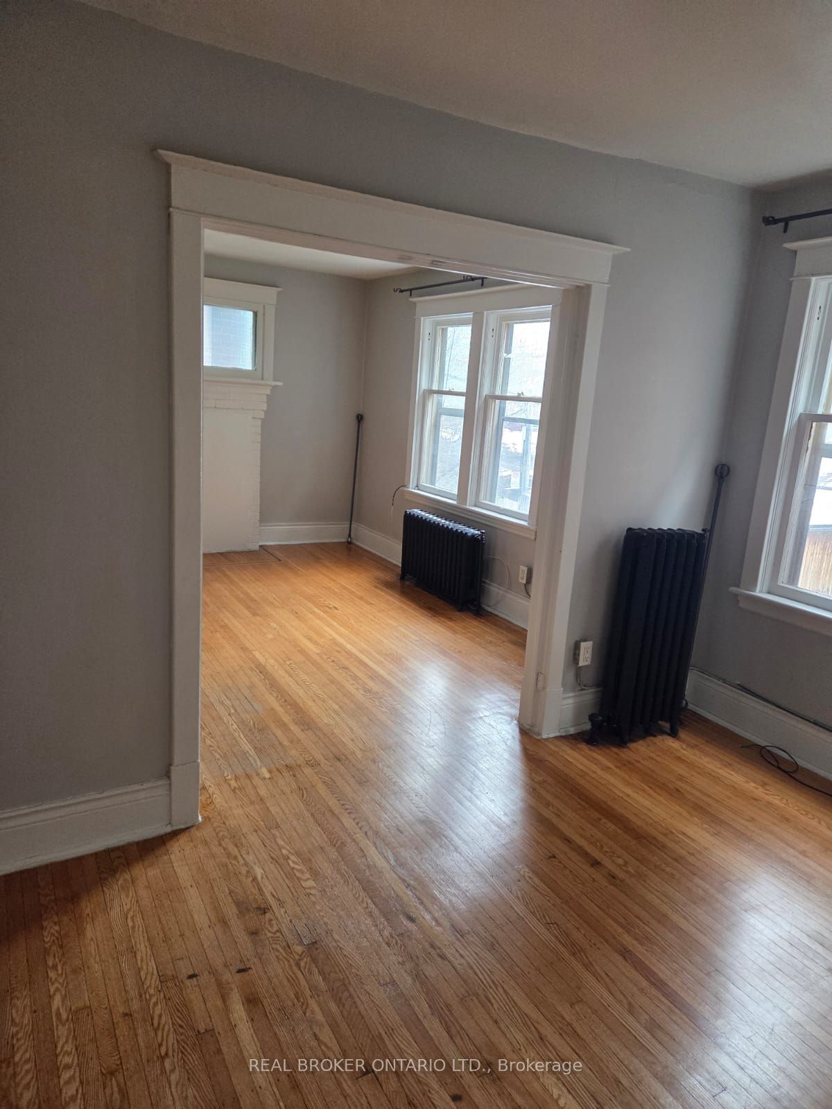 985 Main Street E 5 Property Photo 2
