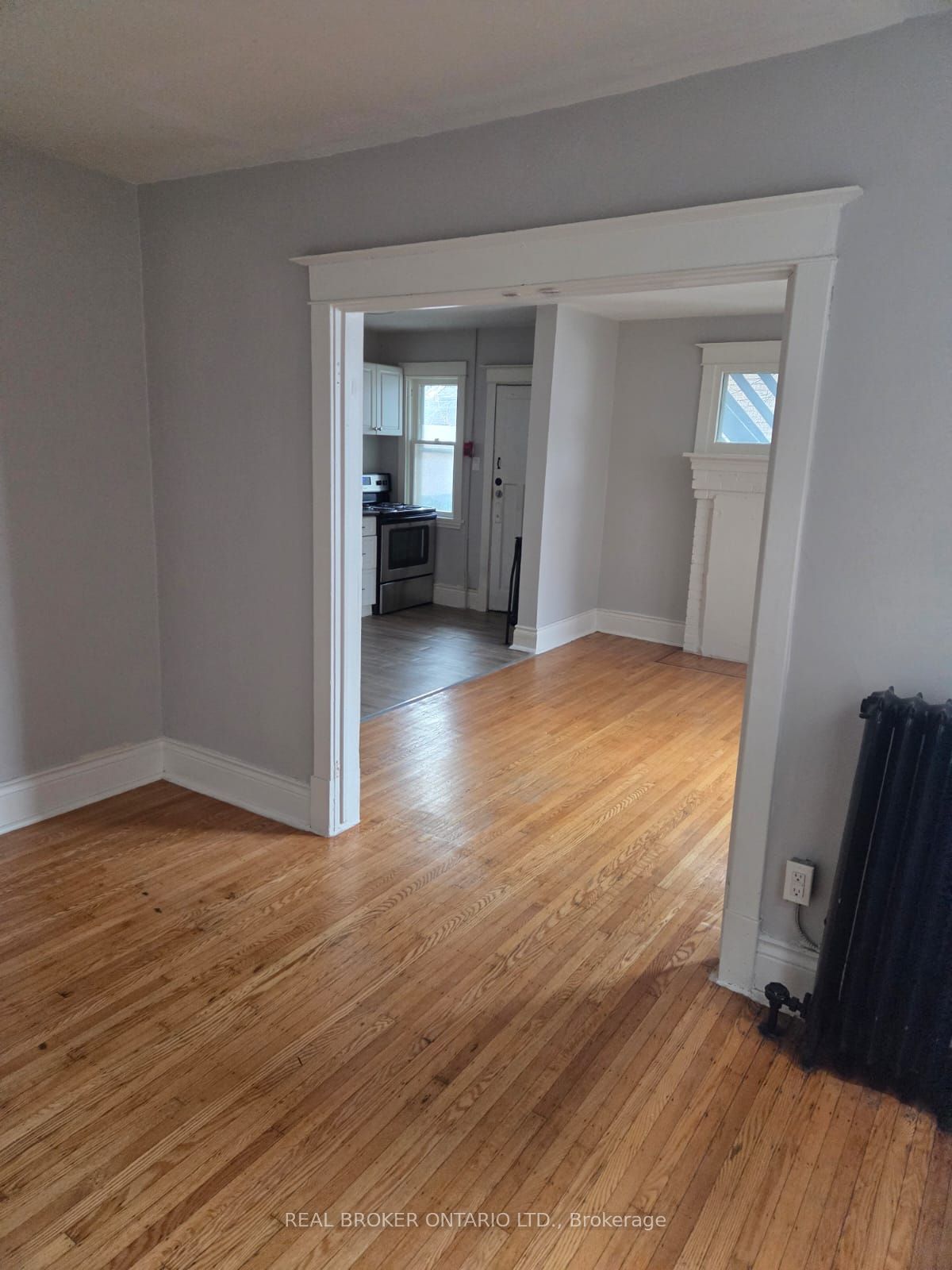 985 Main Street E 5 Property Photo 3