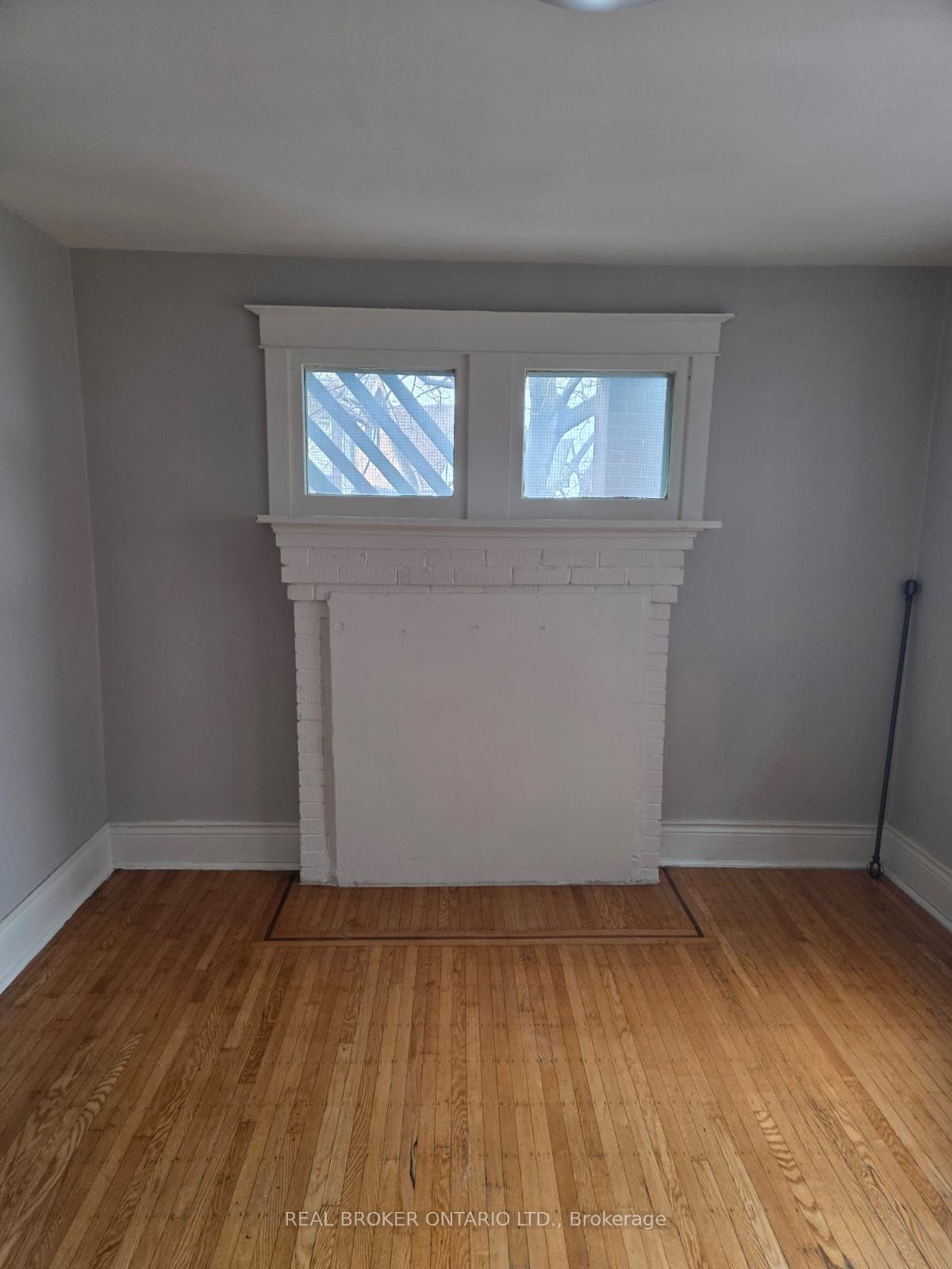 985 Main Street E 5 Property Photo 6