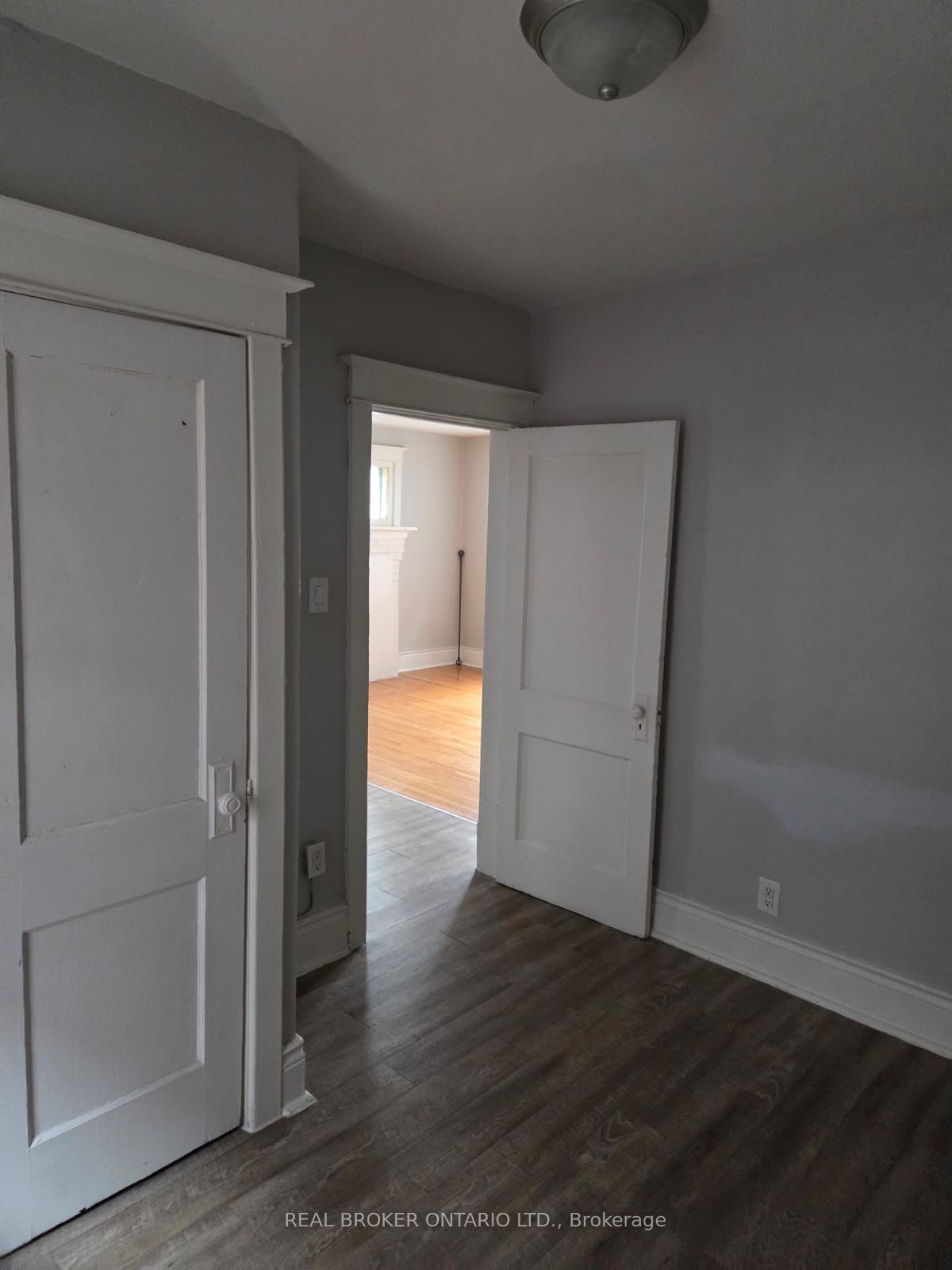 985 Main Street E 5 Property Photo 9