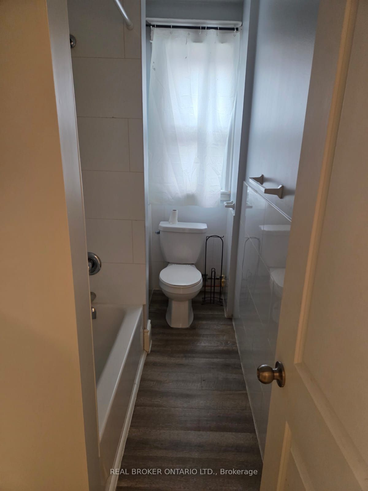 985 Main Street E 5 Property Photo 10