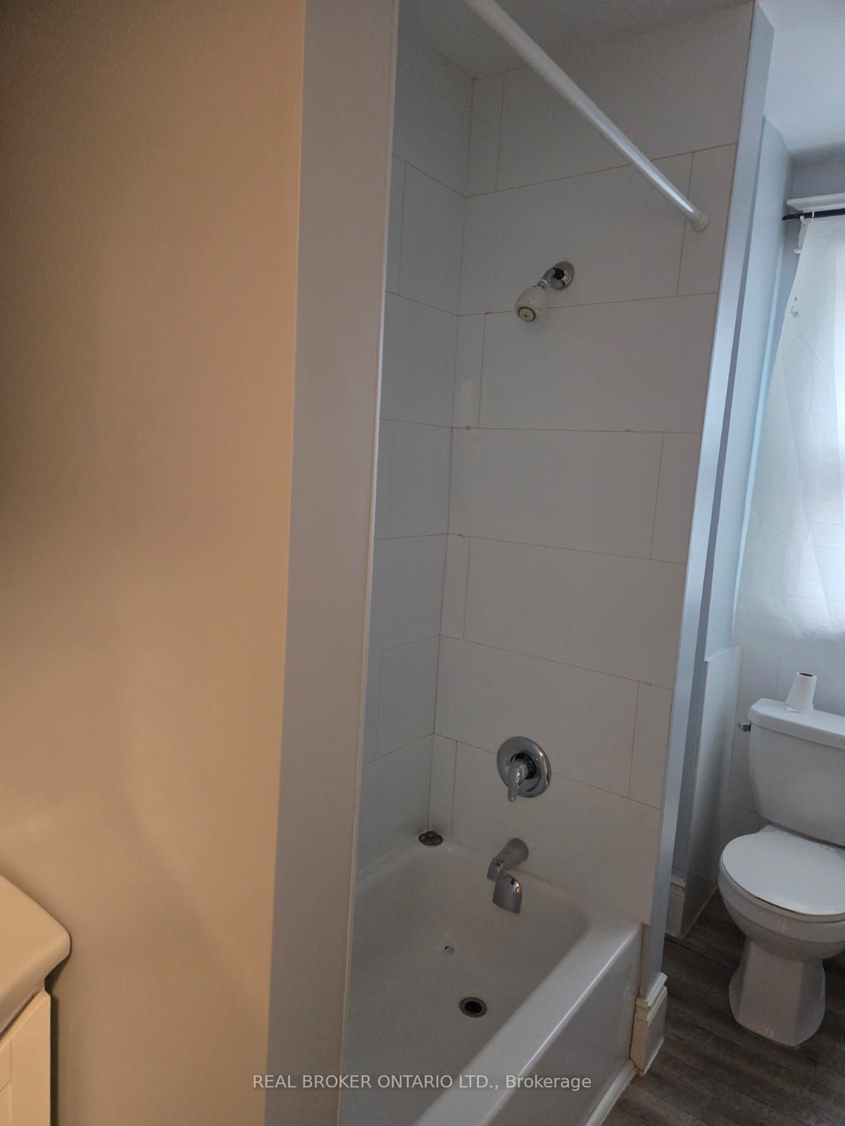 985 Main Street E 5 Property Photo 11
