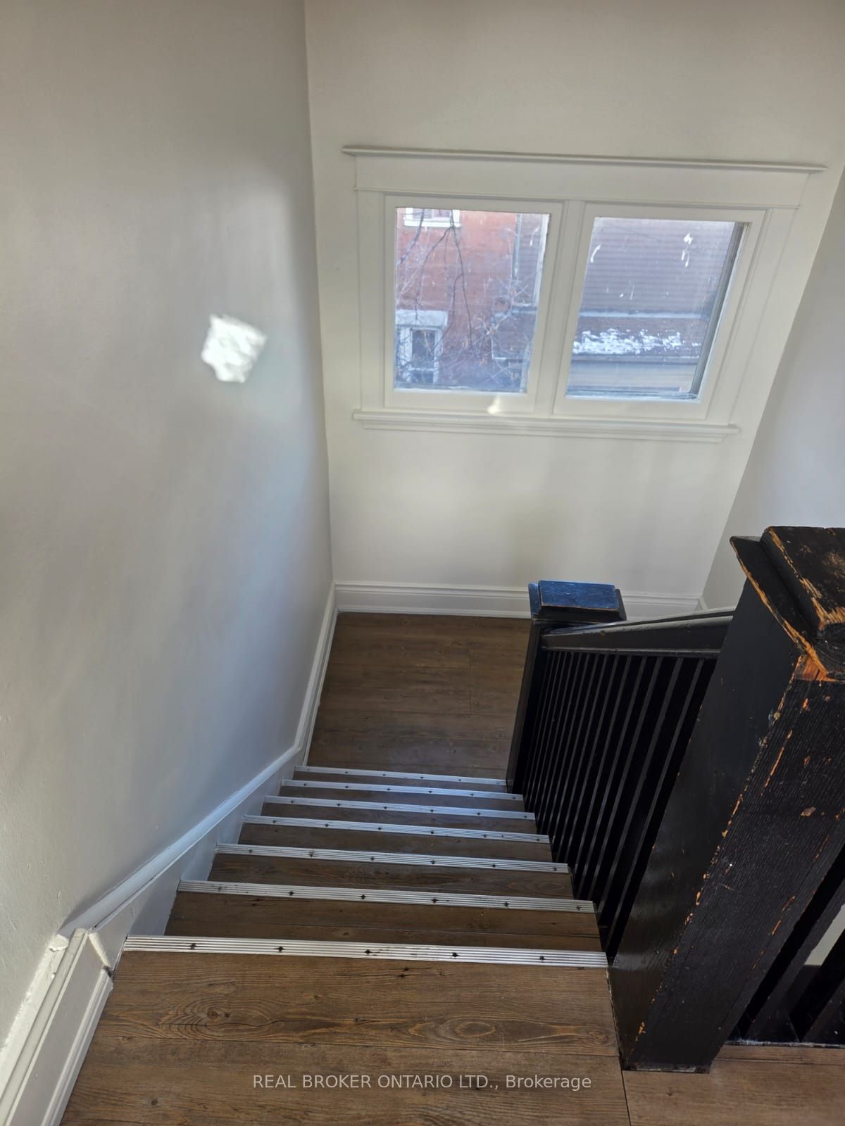 985 Main Street E 5 Property Photo 13