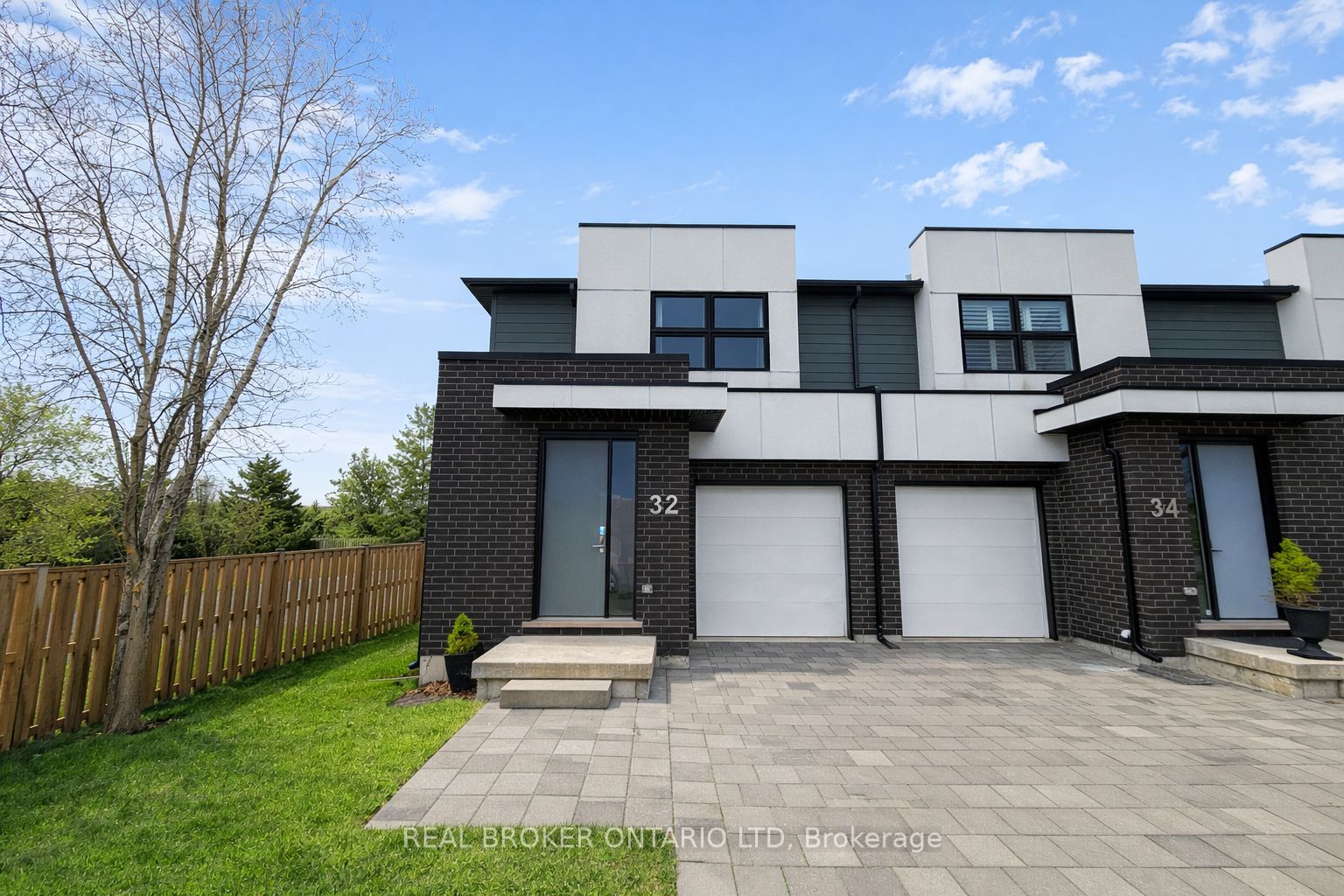 499 Sophia Crescent 32