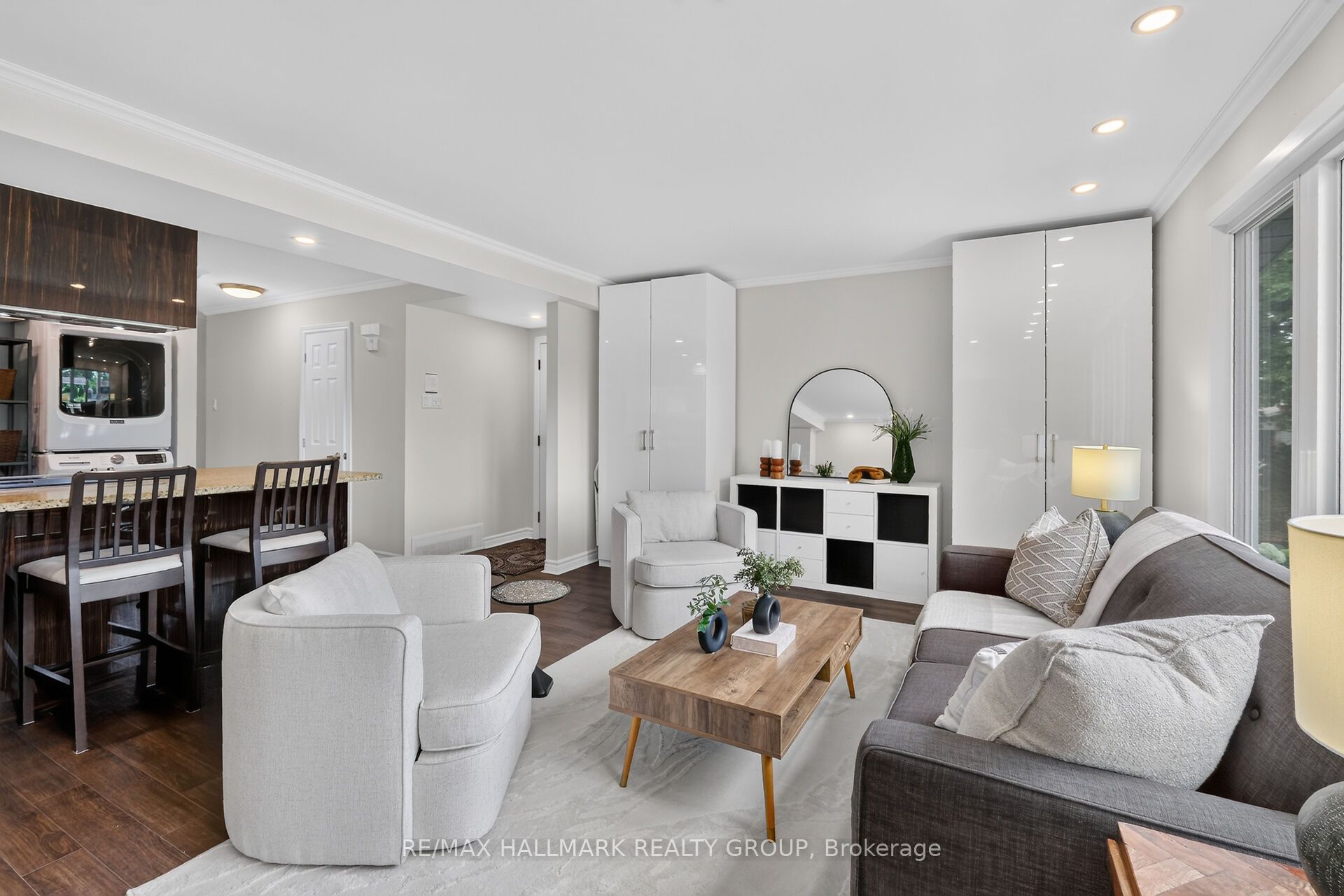 2160 Lambeth Walk Property Photo 6