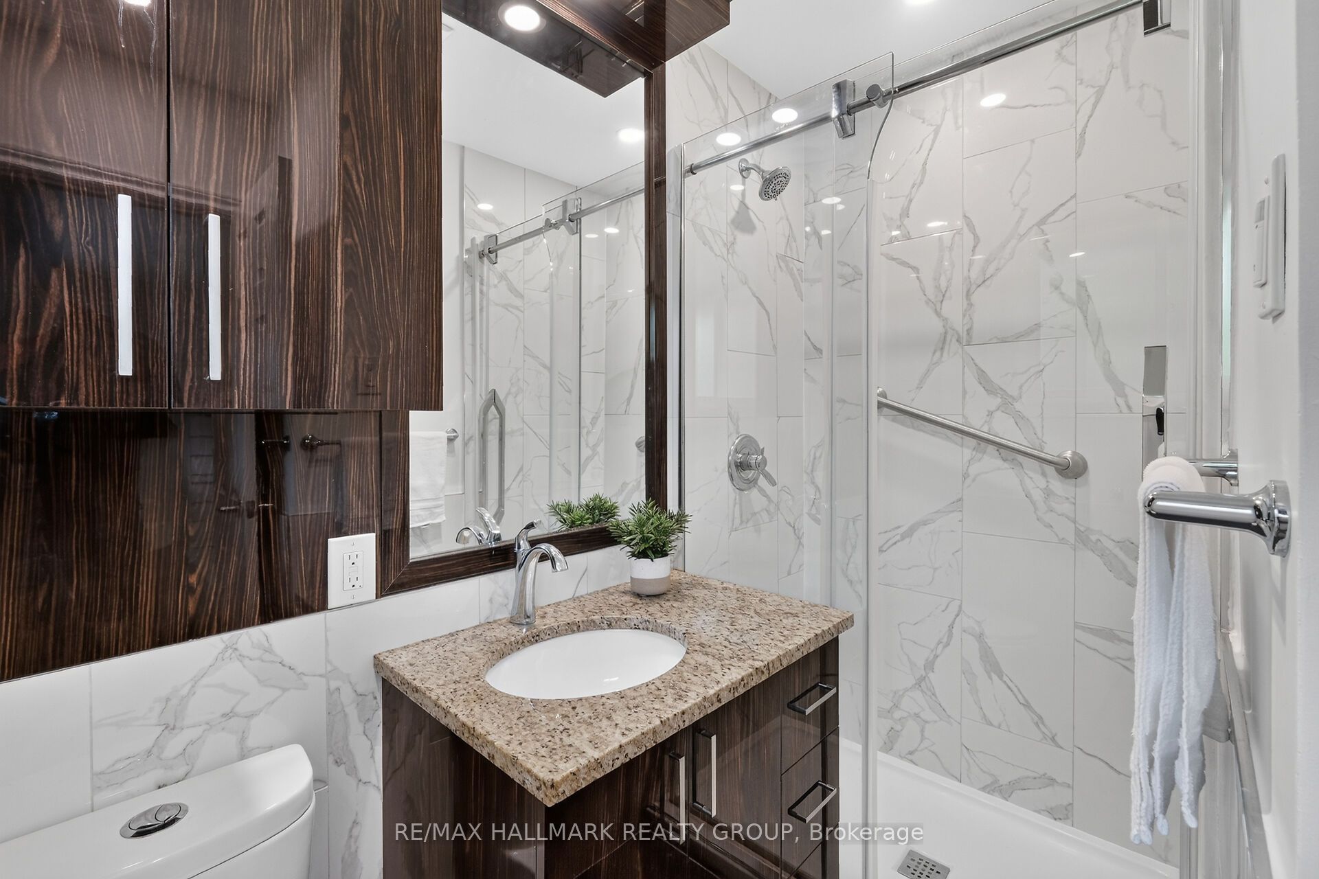 2160 Lambeth Walk Property Photo 15