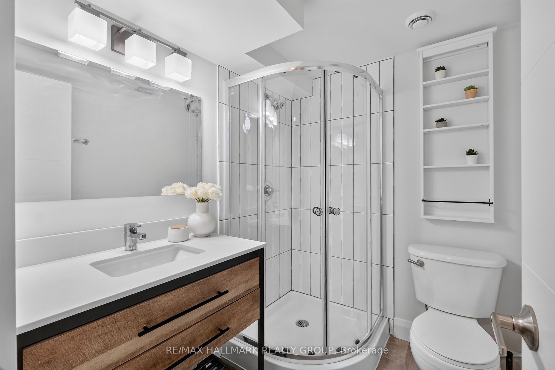 2160 Lambeth Walk Property Photo 34