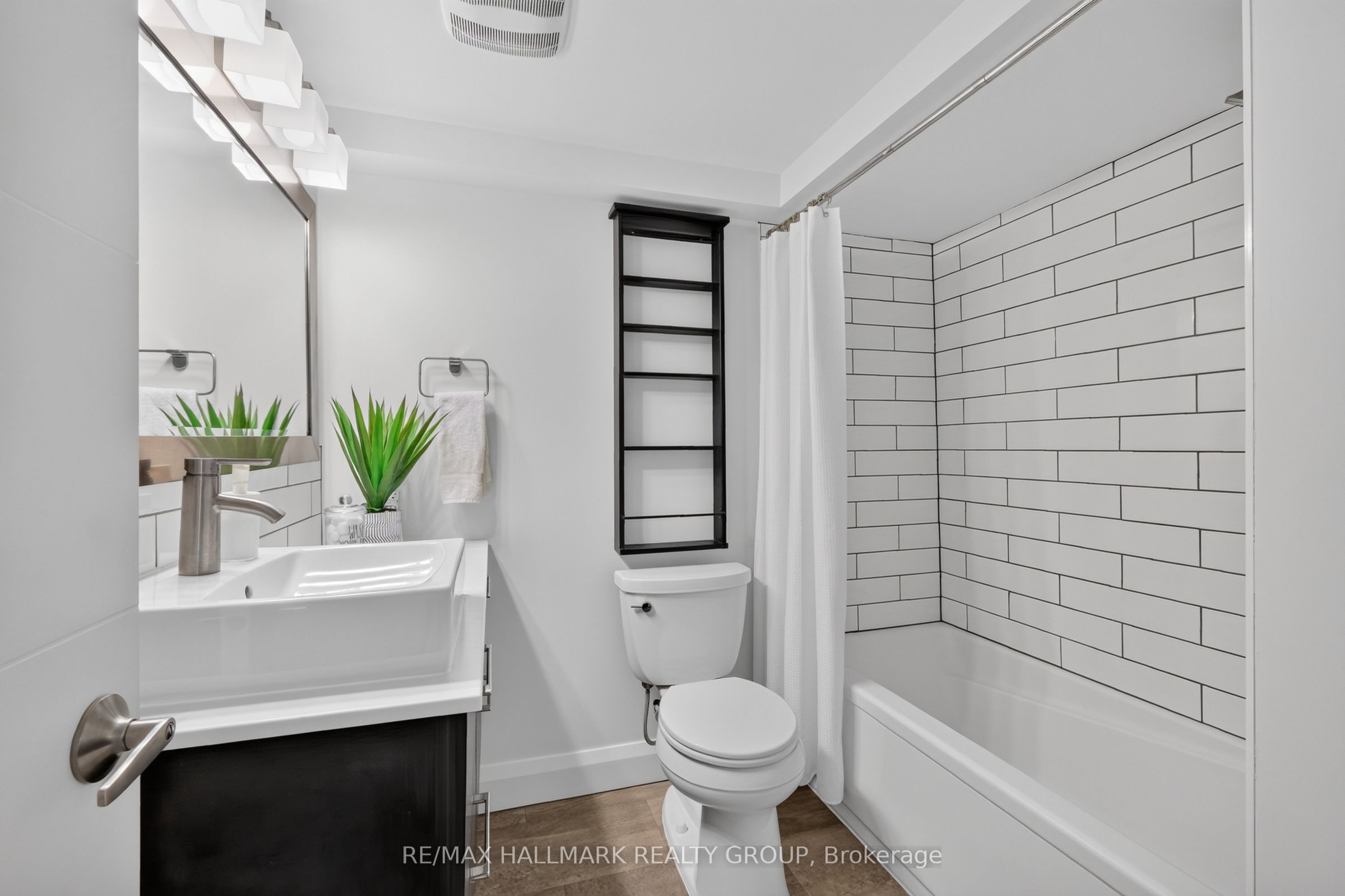 2160 Lambeth Walk Property Photo 39