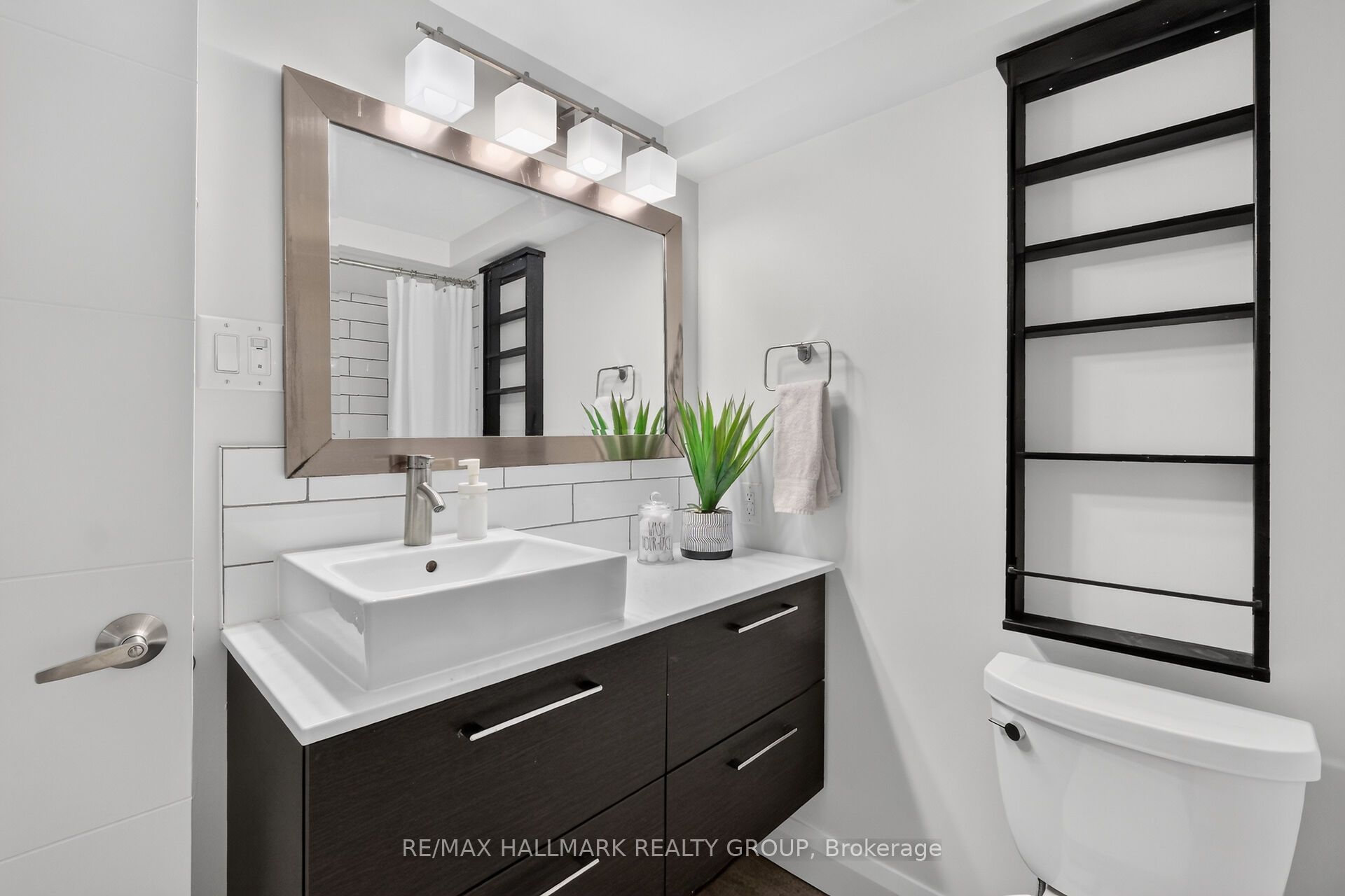 2160 Lambeth Walk Property Photo 40