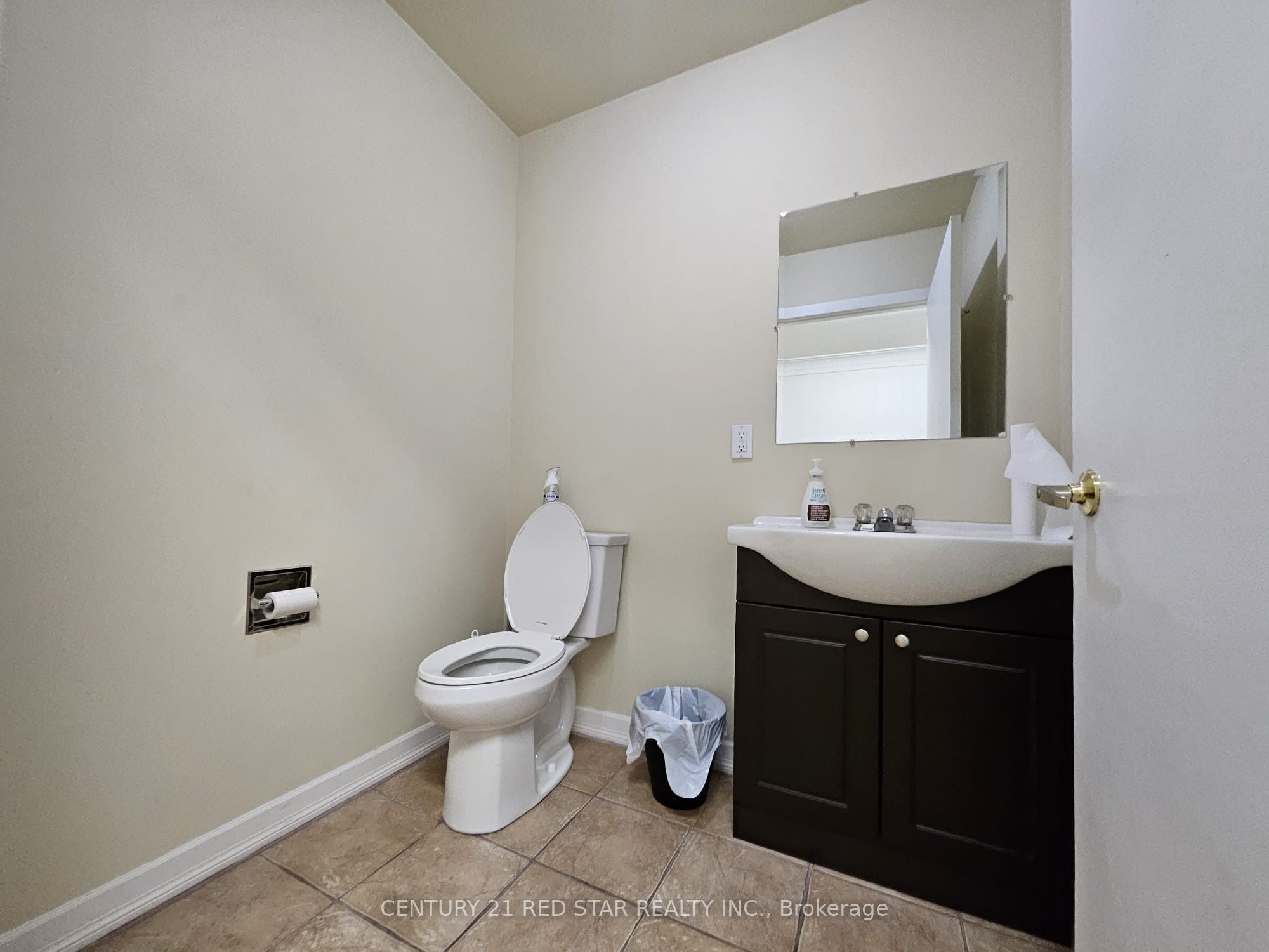 630 Main Street E 1 Property Photo 4