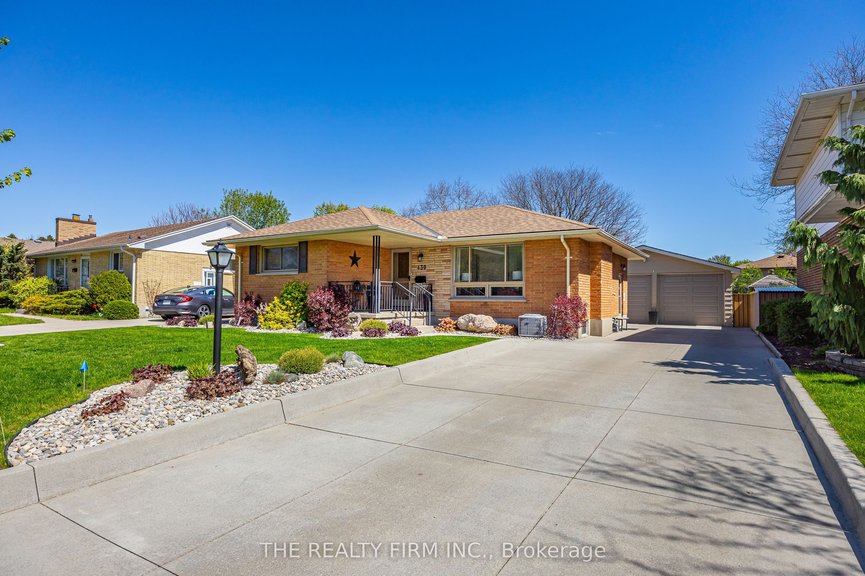 430 Magnolia Crescent Property Photo 1