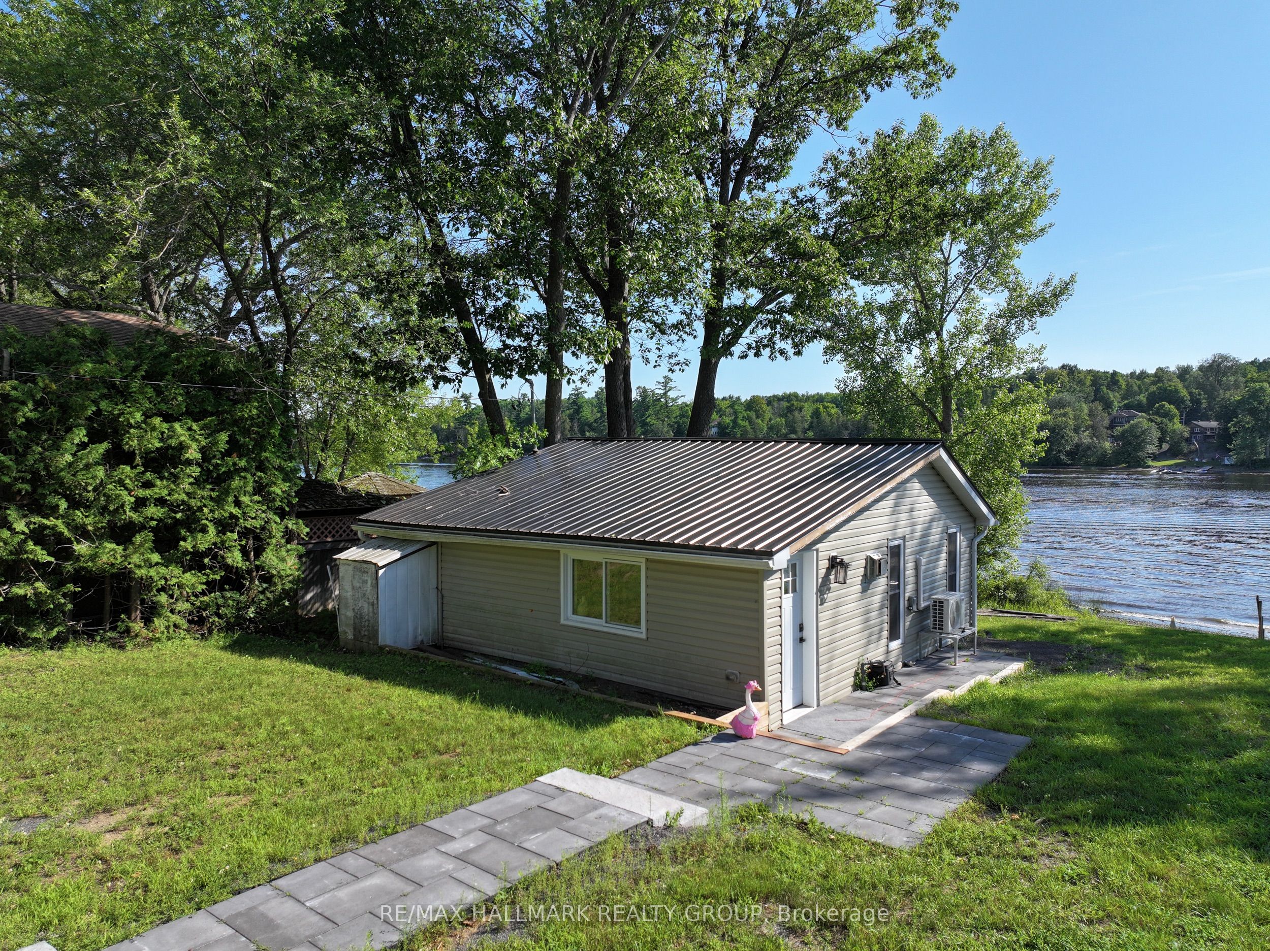 1114 Bayview Drive Property Photo 9