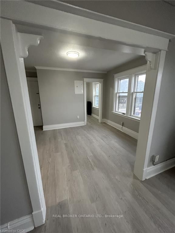 983 Main Street E 6 Property Photo 6