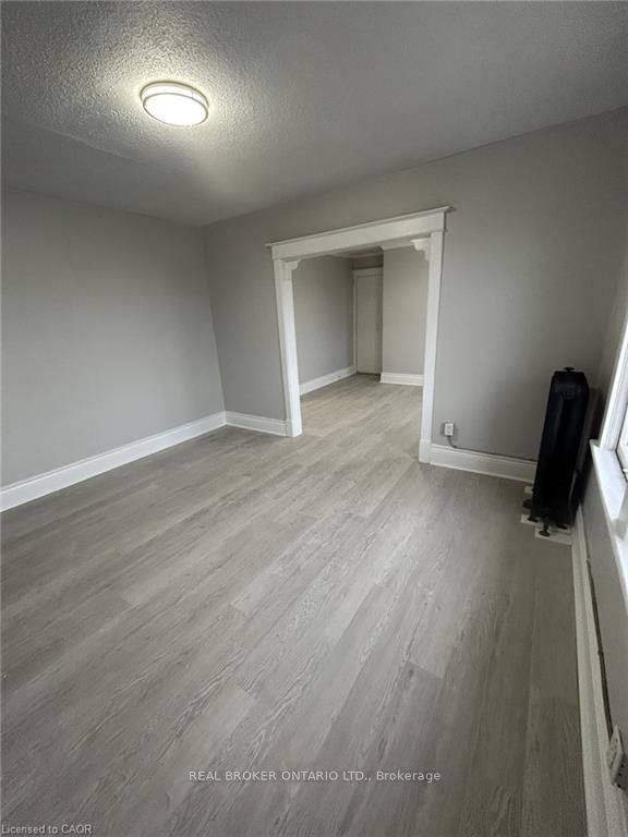 983 Main Street E 6 Property Photo 7