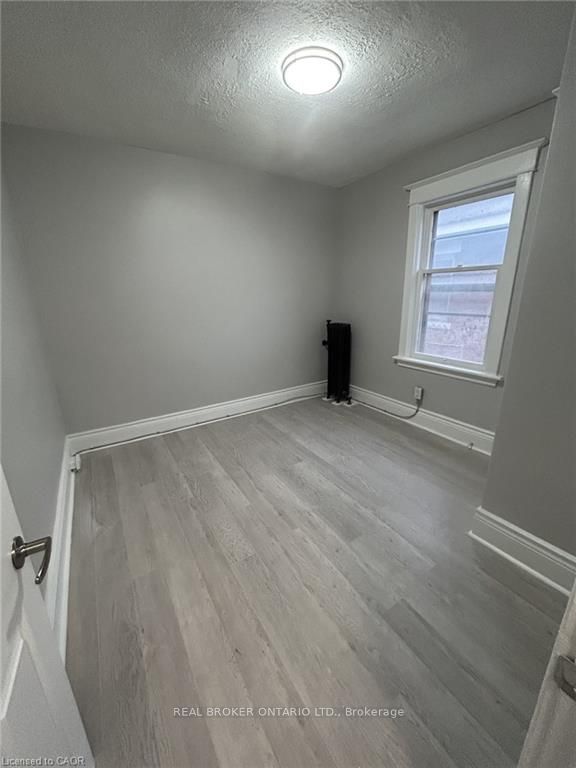 983 Main Street E 6 Property Photo 9