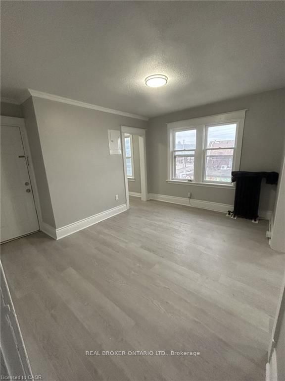 983 Main Street E 6 Property Photo 11