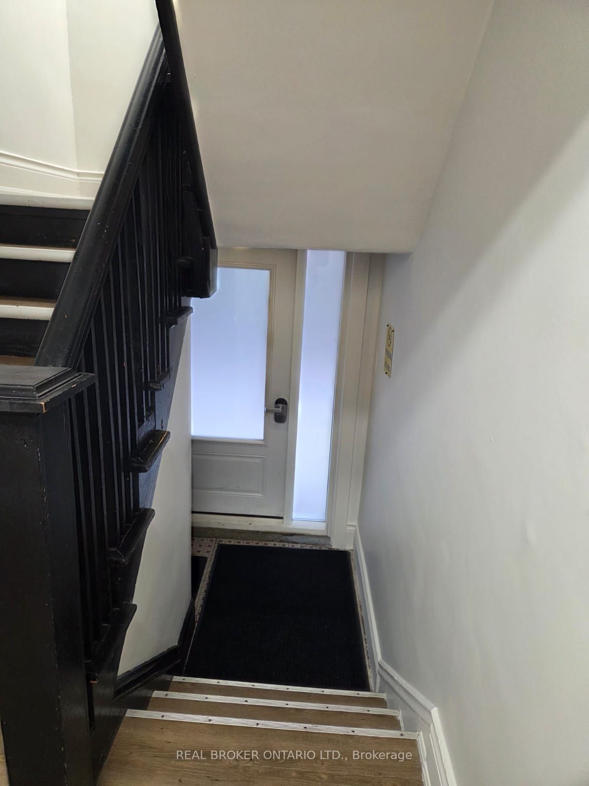 983 Main Street E 6 Property Photo 15