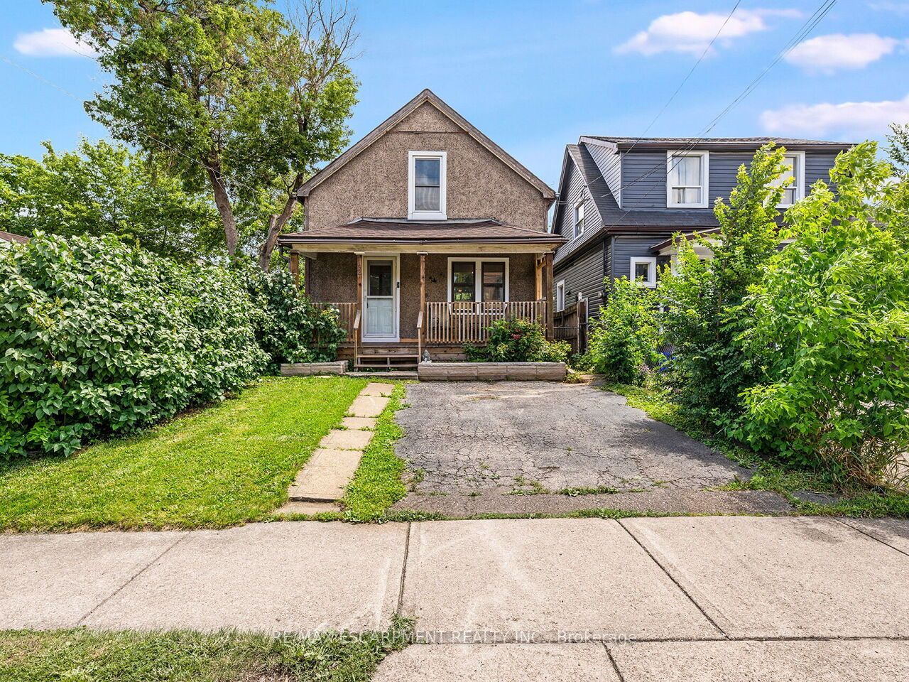 52 Stapleton Avenue N Property Photo 1