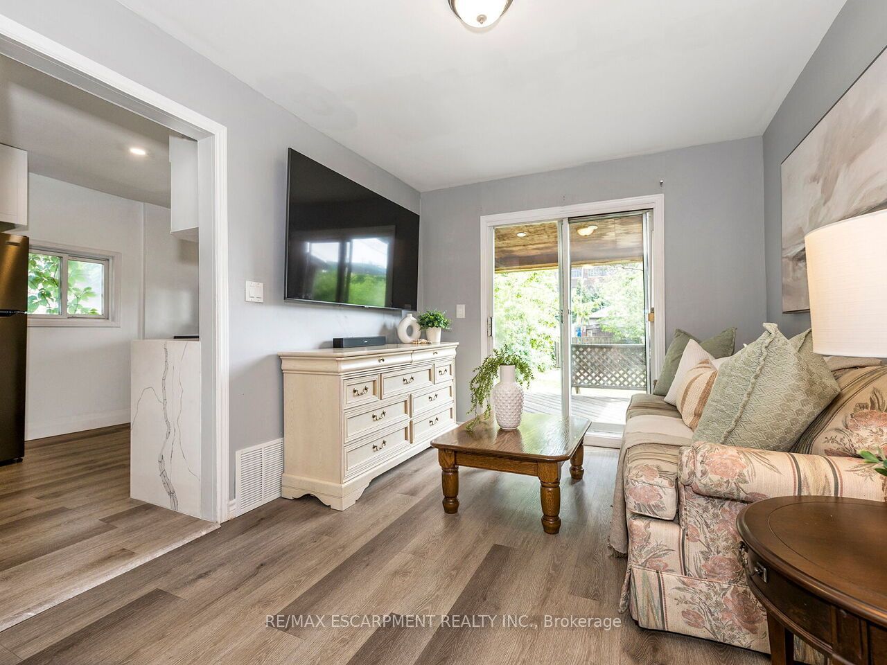 52 Stapleton Avenue N Property Photo 3