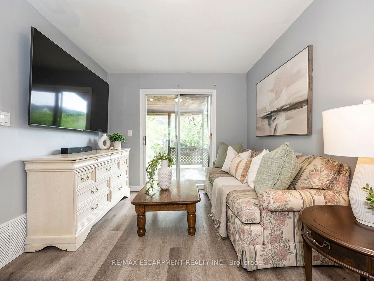 52 Stapleton Avenue N Property Photo 4