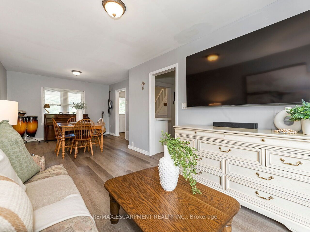 52 Stapleton Avenue N Property Photo 5