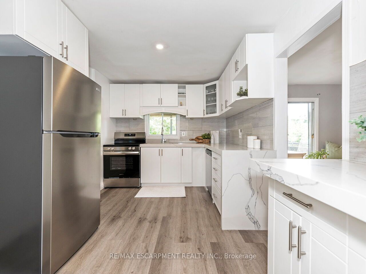 52 Stapleton Avenue N Property Photo 6