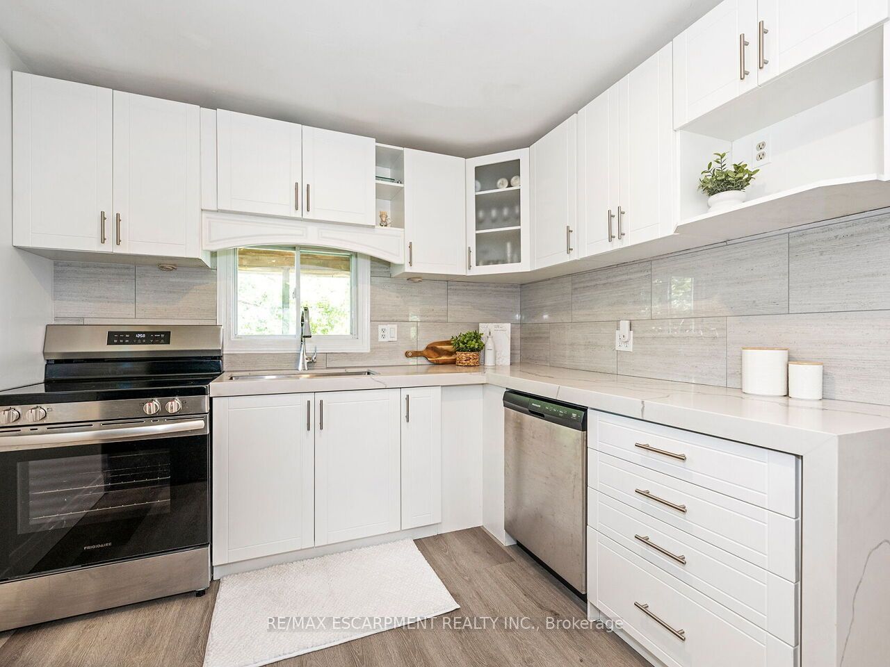 52 Stapleton Avenue N Property Photo 7