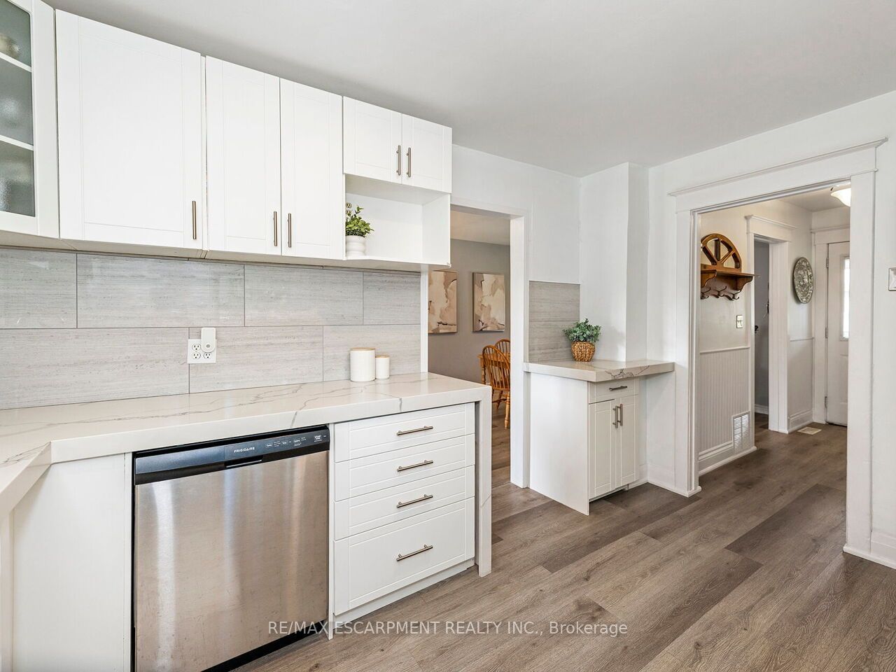 52 Stapleton Avenue N Property Photo 9