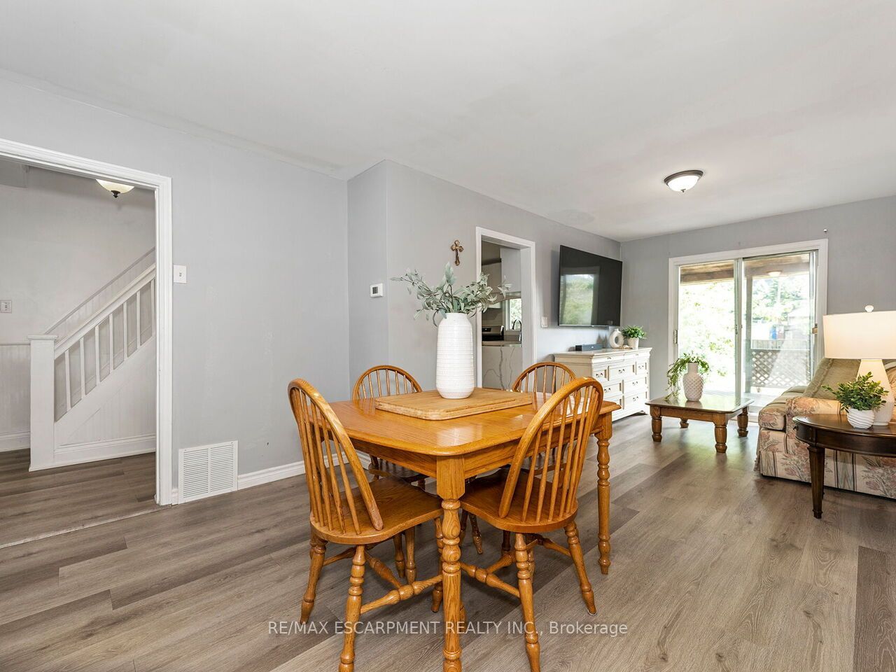 52 Stapleton Avenue N Property Photo 10