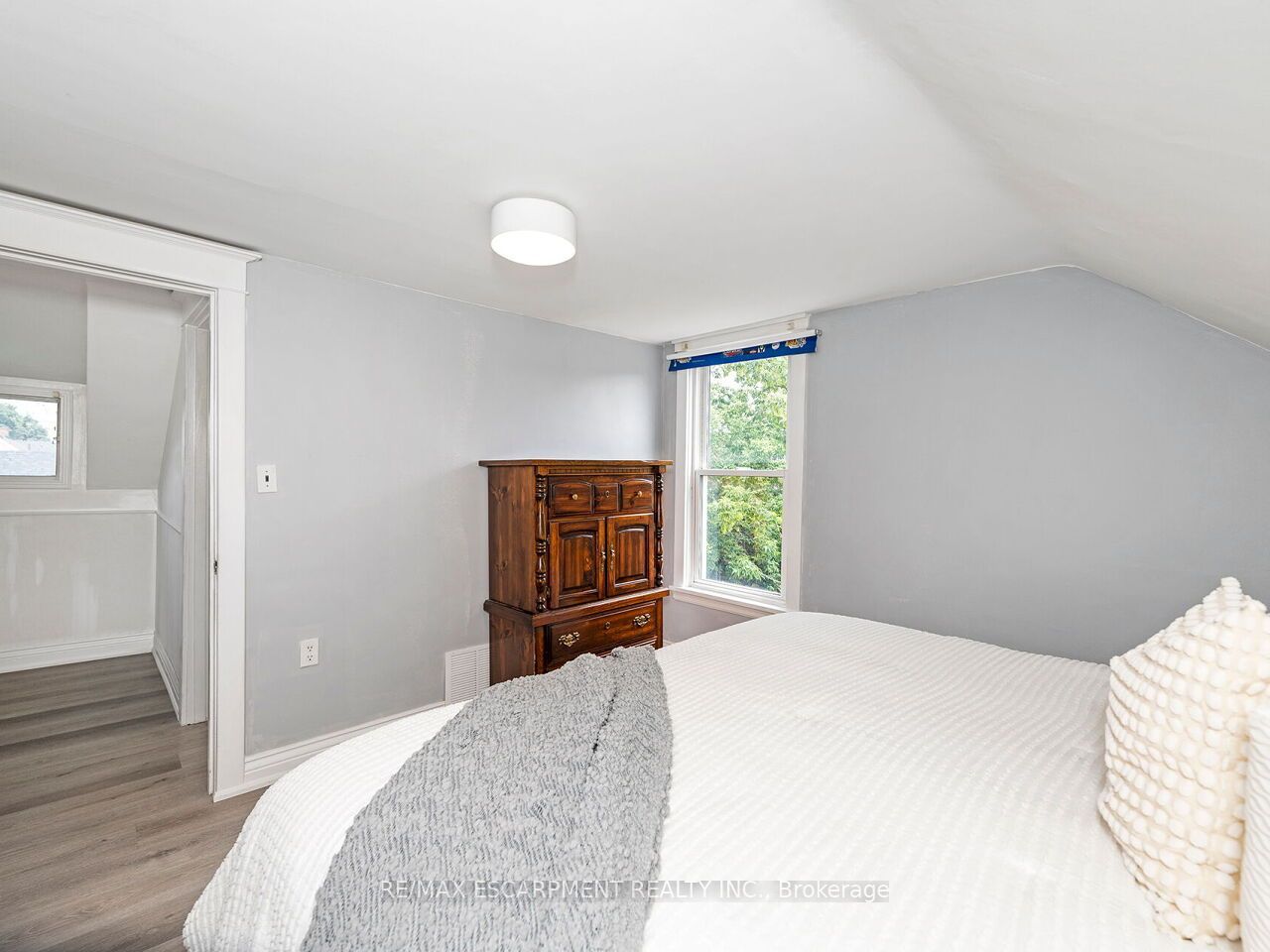52 Stapleton Avenue N Property Photo 17