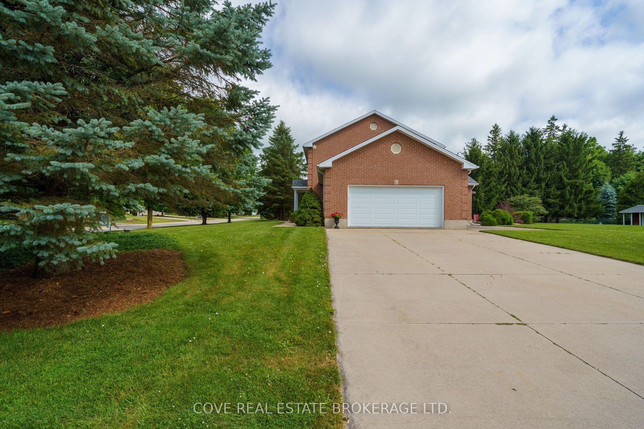 149 Salisbury Drive Property Photo 4