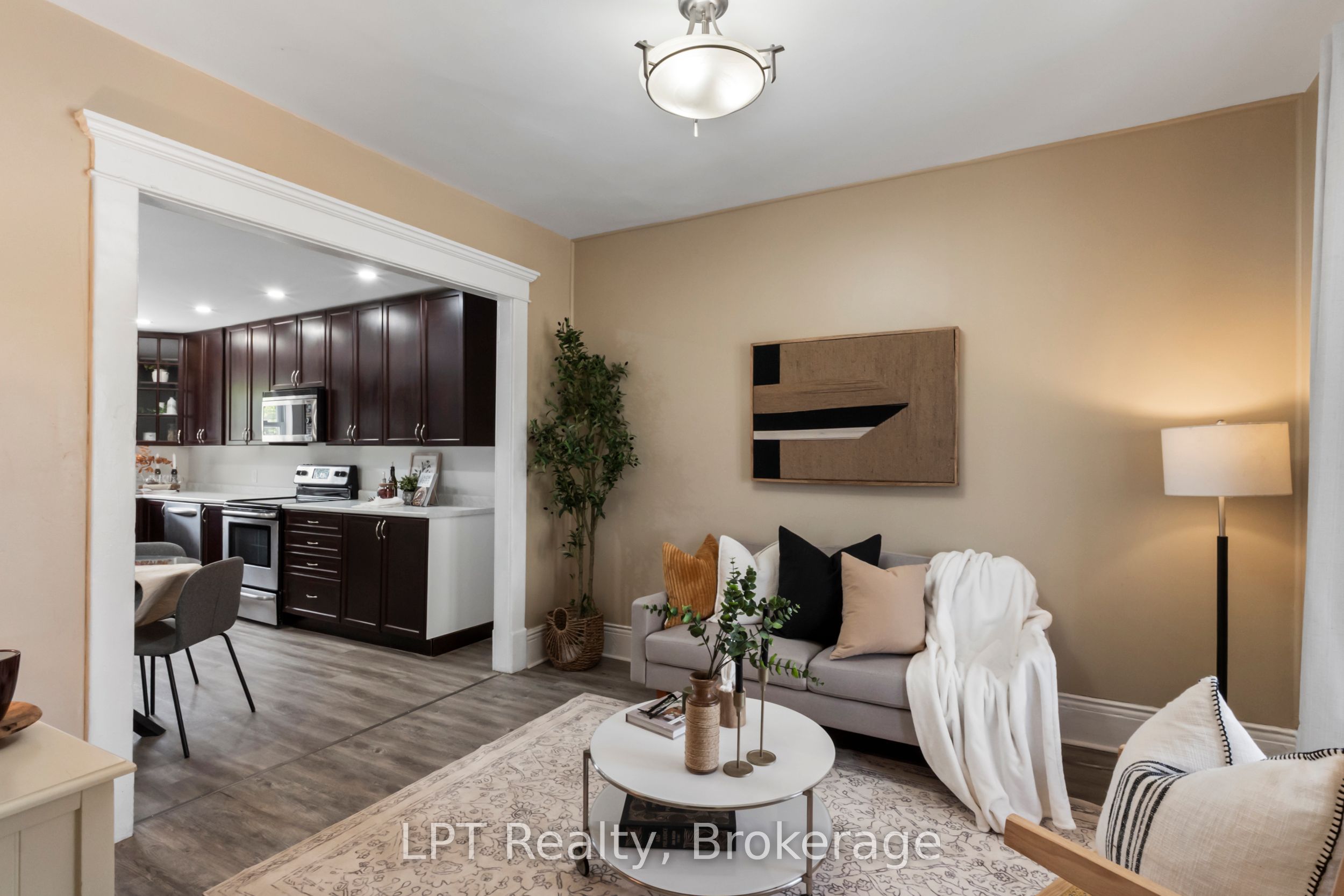 273 Bethune Street Property Photo 2