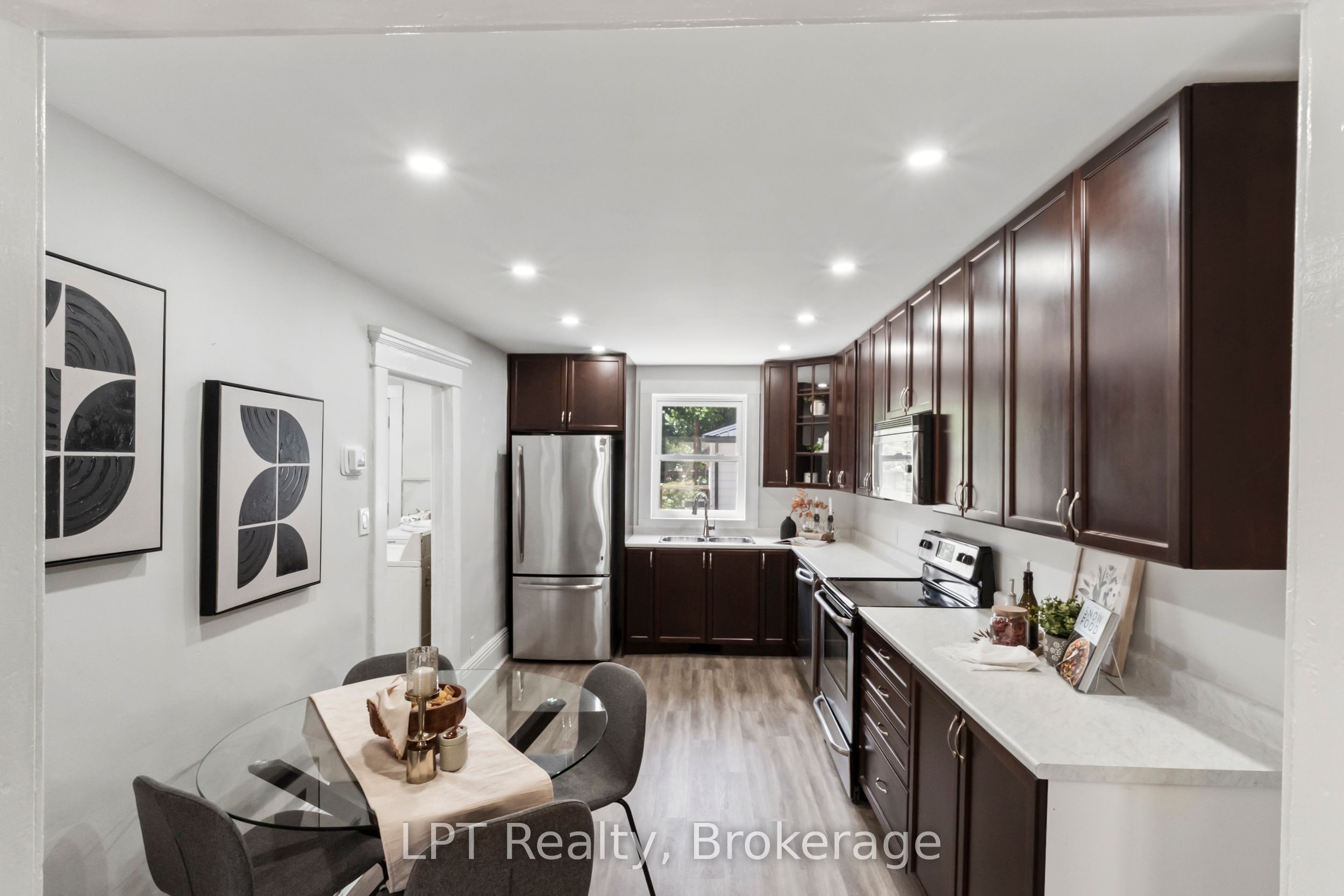273 Bethune Street Property Photo 7