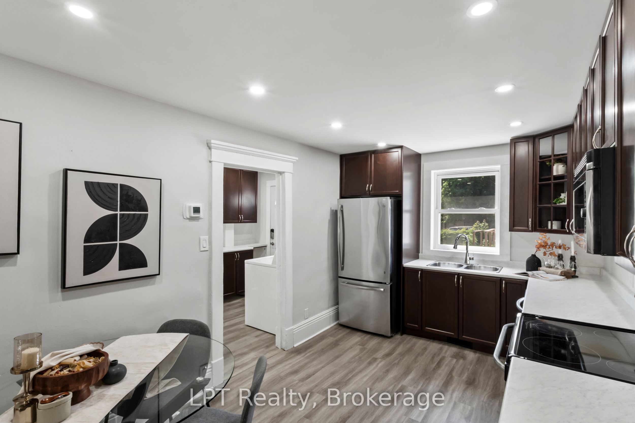 273 Bethune Street Property Photo 8