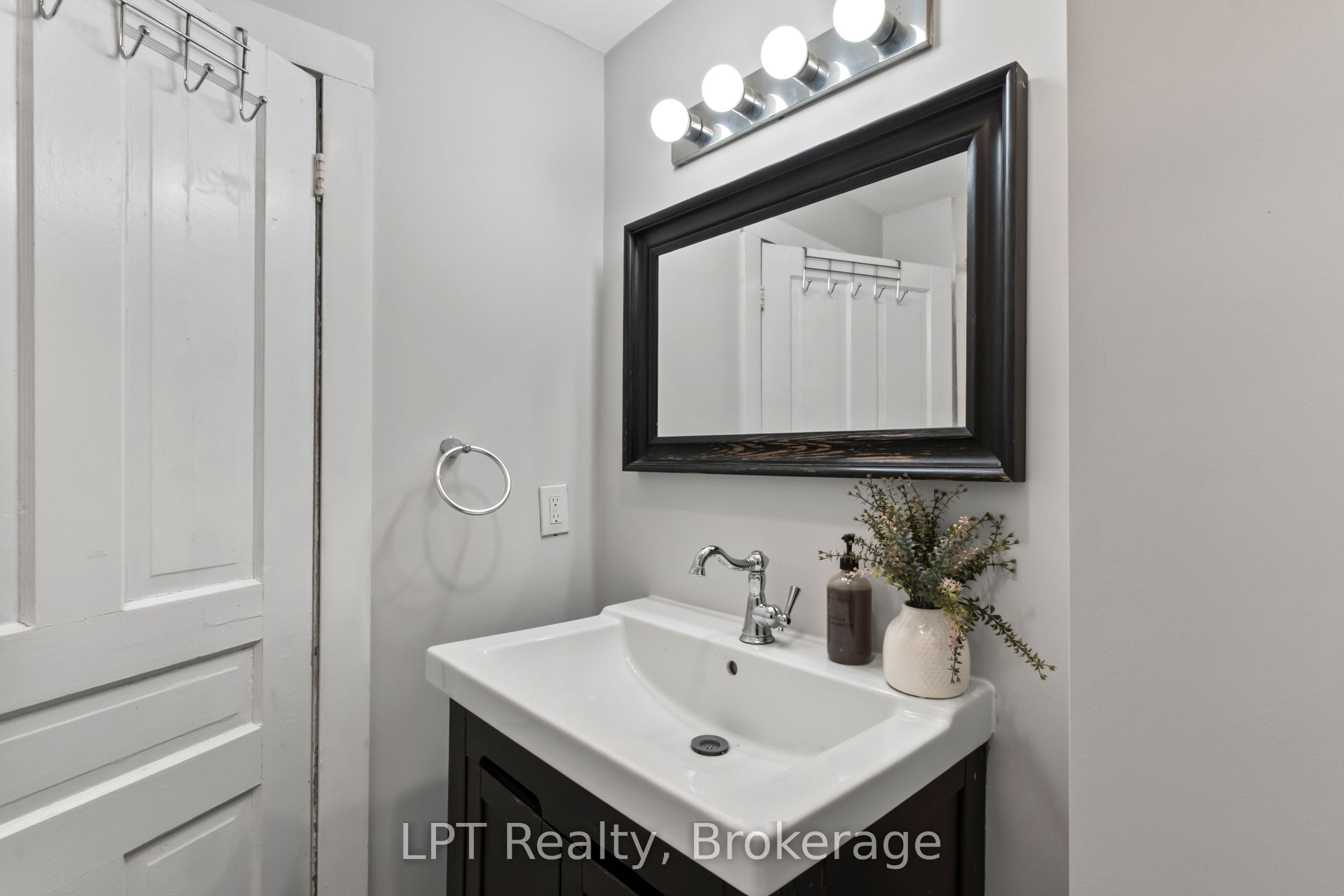 273 Bethune Street Property Photo 21