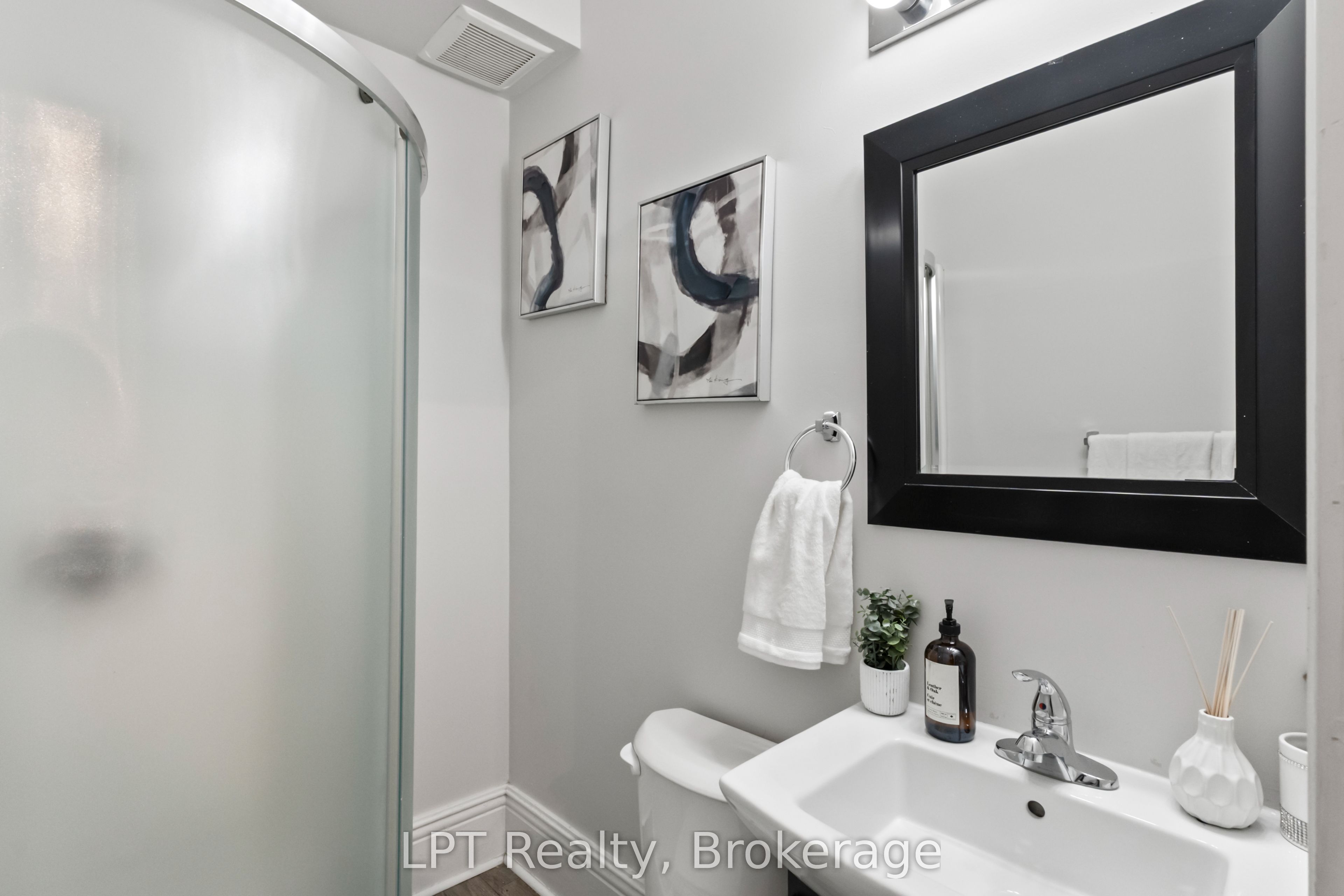 273 Bethune Street Property Photo 23