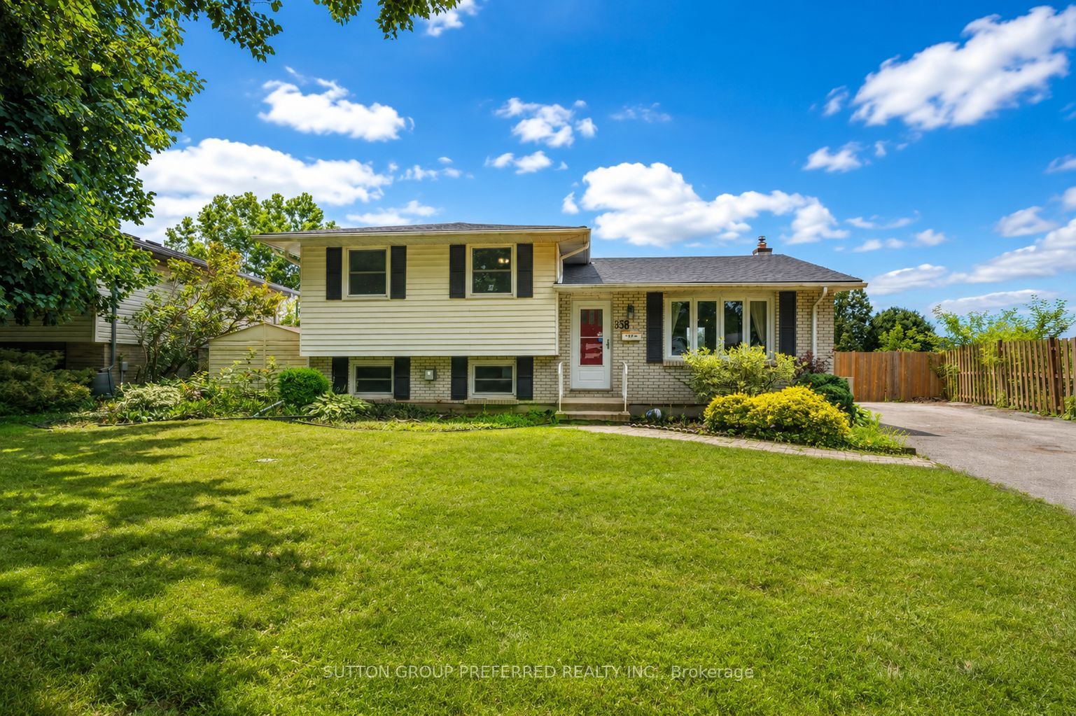 136 Mendip Crescent Property Photo 1