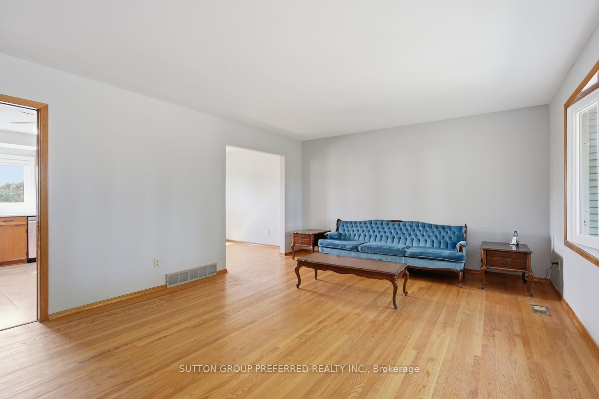136 Mendip Crescent Property Photo 7