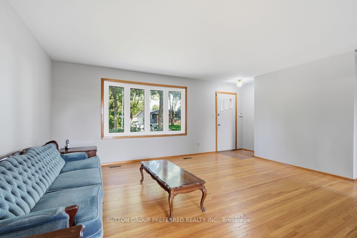 136 Mendip Crescent Property Photo 9